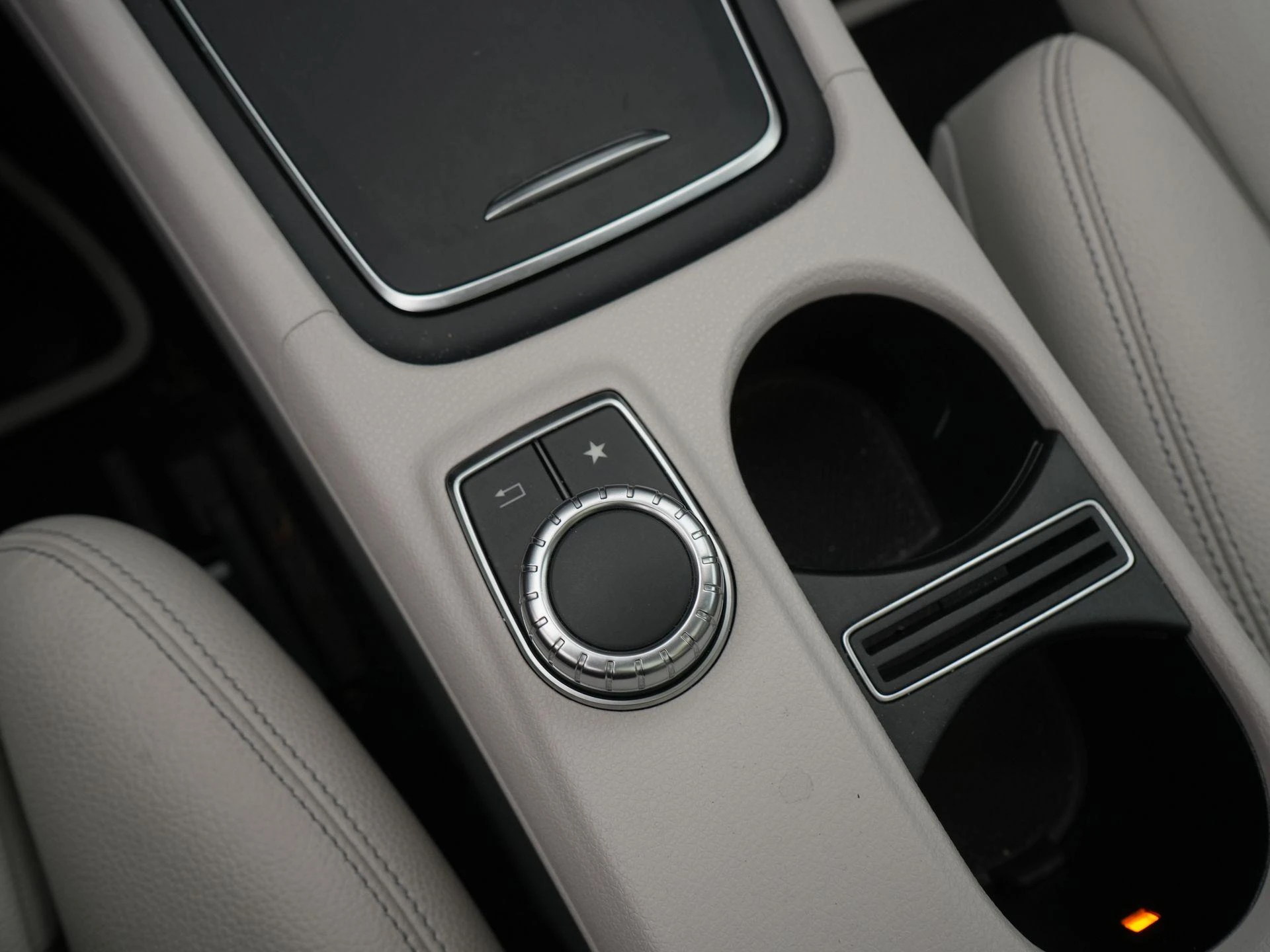 Mercedes-Benz-GLA-image-26