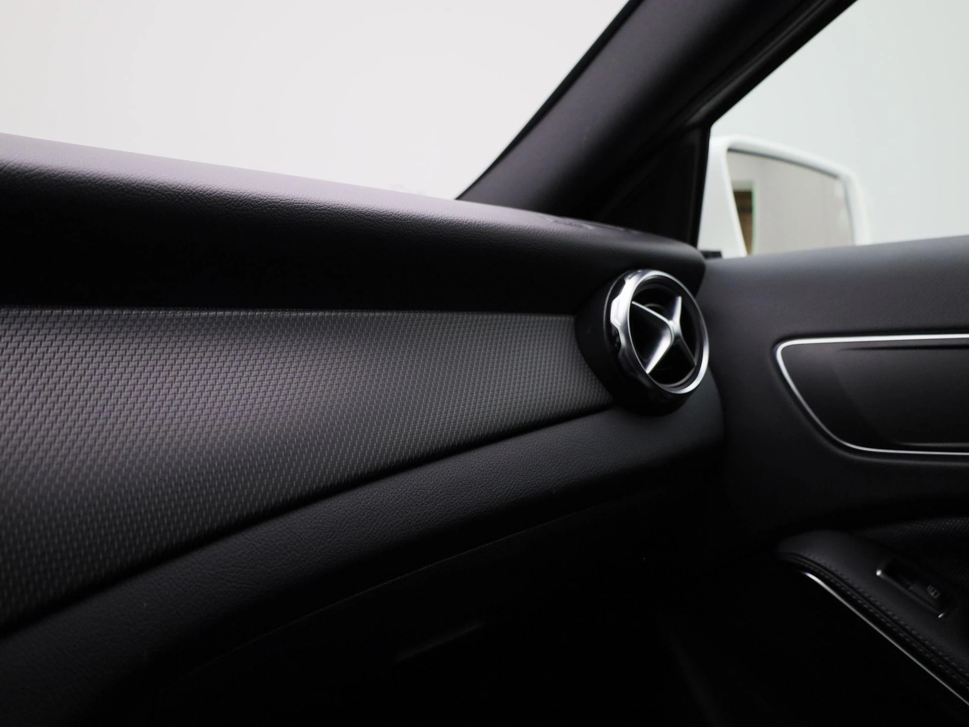 Mercedes-Benz GLA 180 Business Solution Limited
