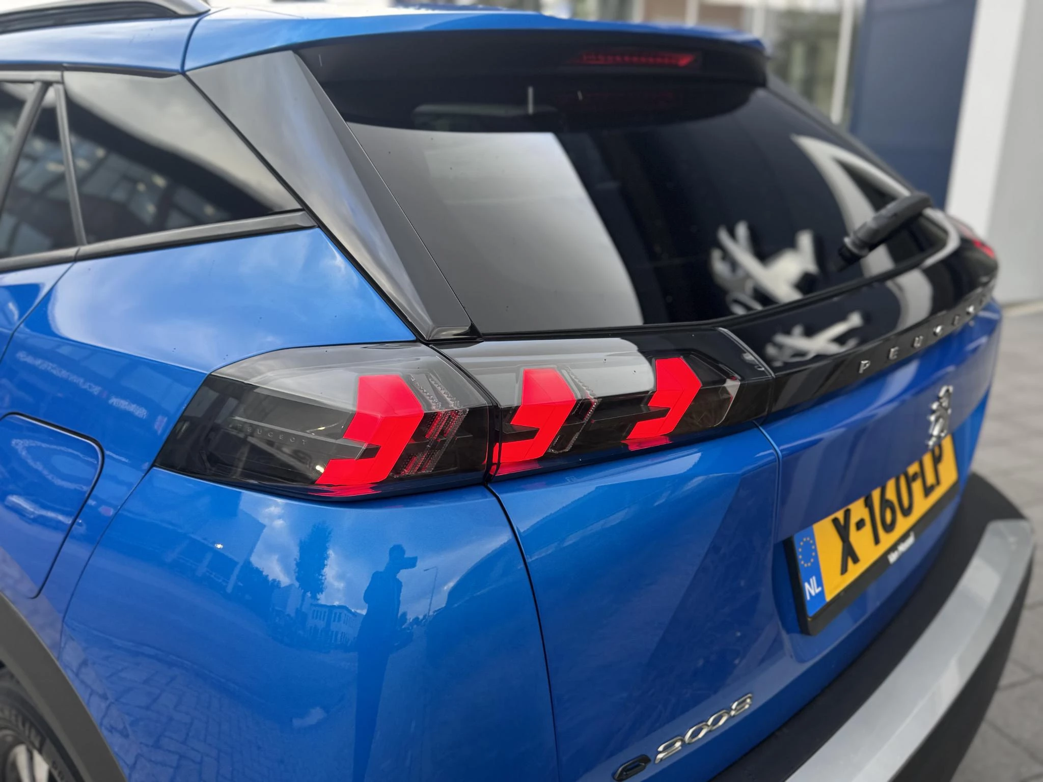 Peugeot-e-2008-image-13