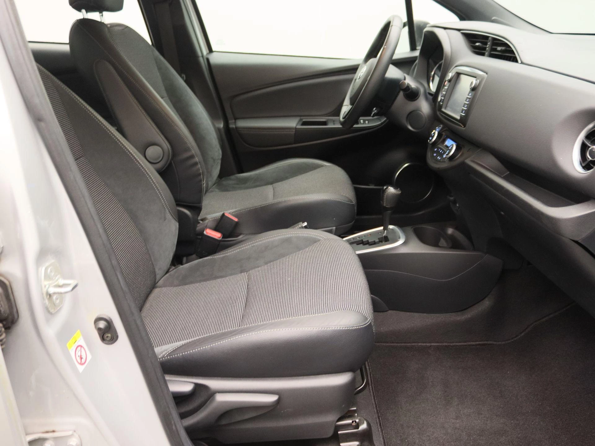 Toyota-Yaris-image-24