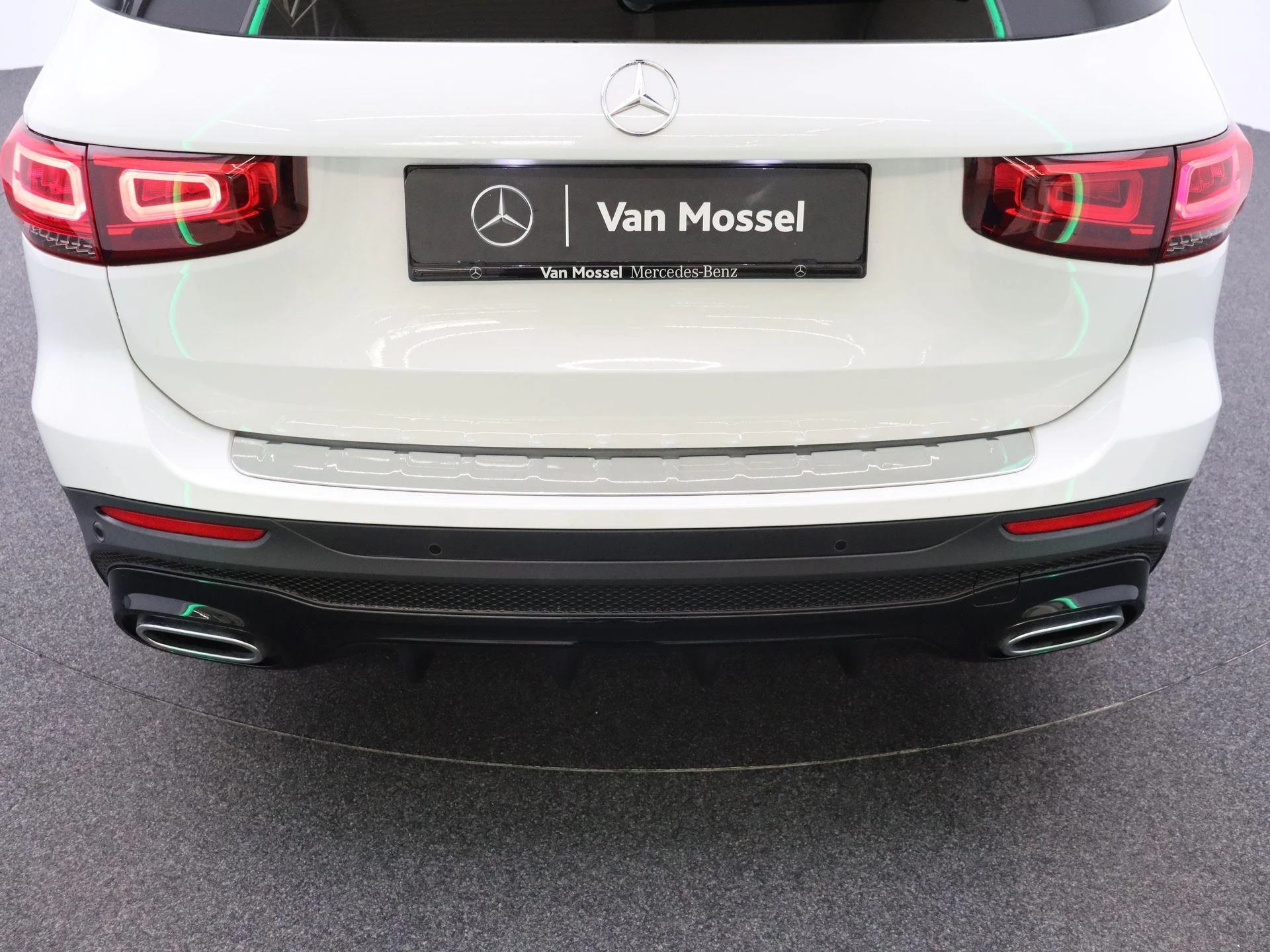 Mercedes-Benz GLB 180 AMG Line + PANORAMISCH DAK + MULTIBEAM LED + CARPLAY +