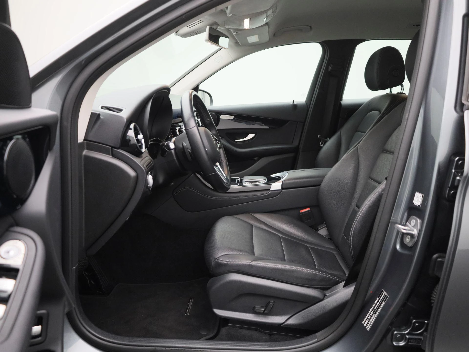 Mercedes-Benz-GLC-image-11