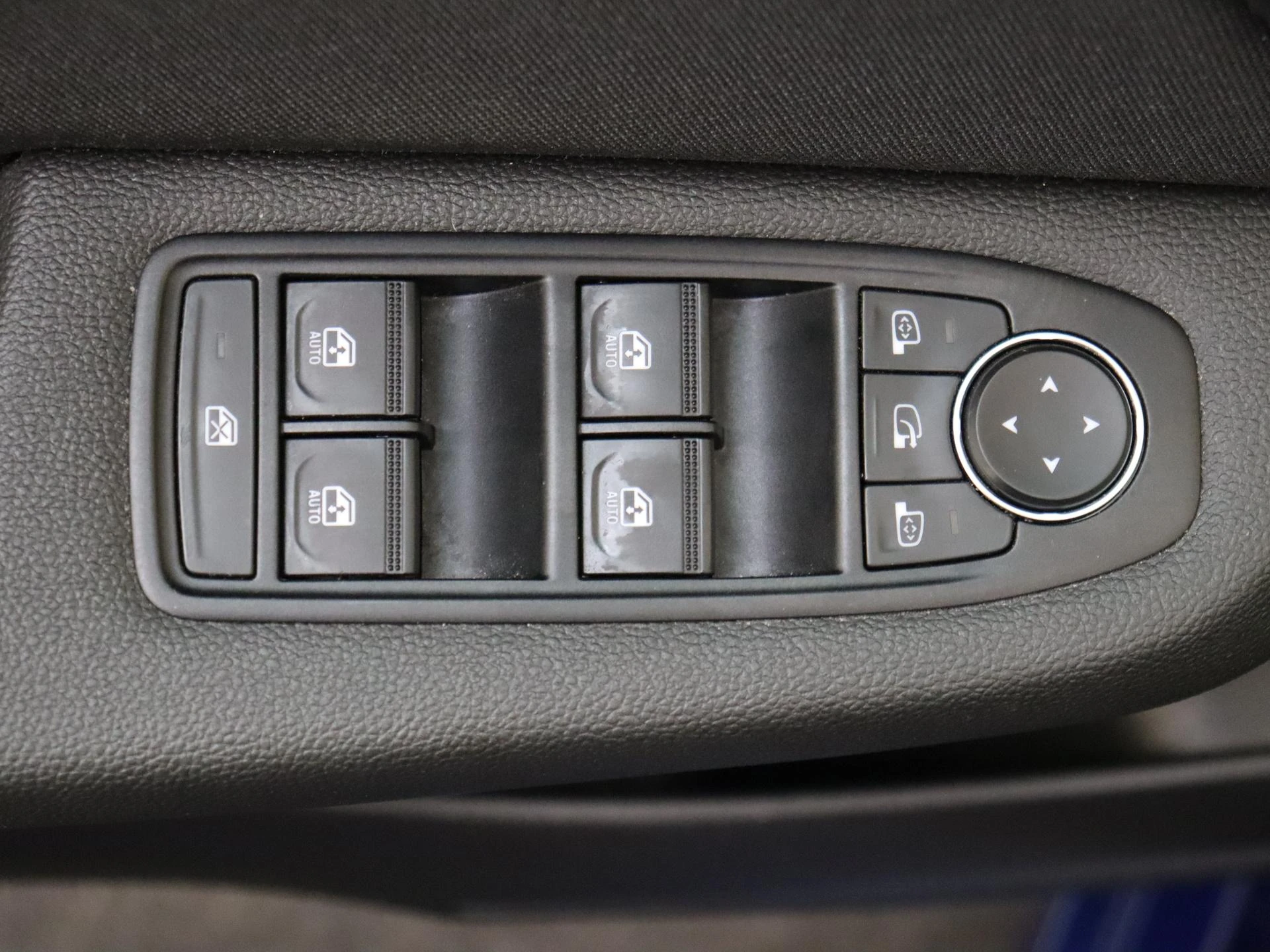 Renault-Clio-image-23