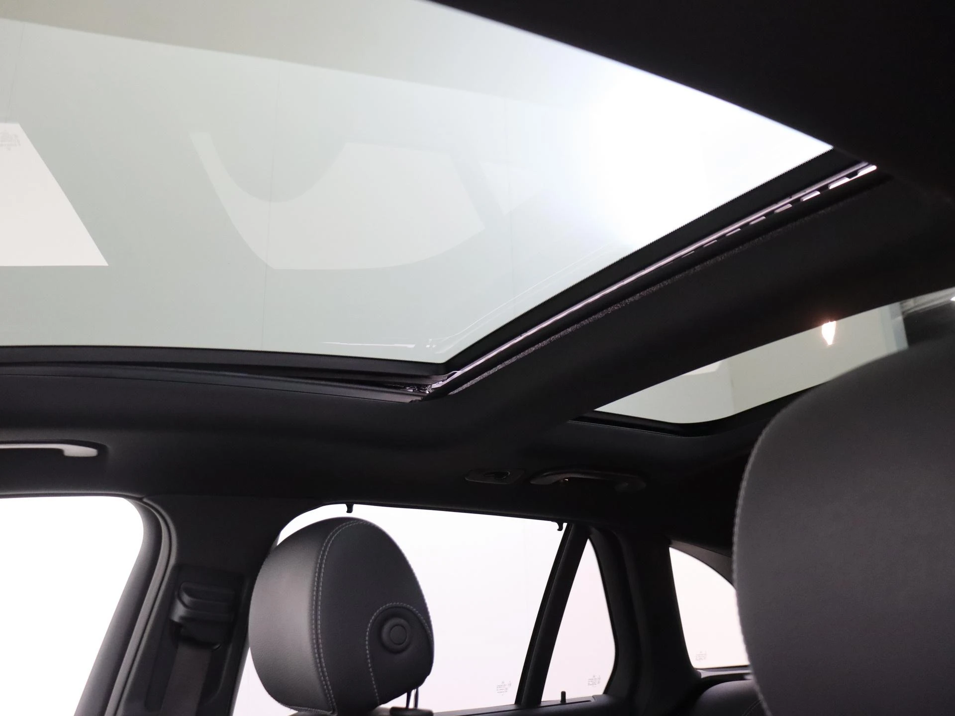 Mercedes-Benz-GLC-image-28