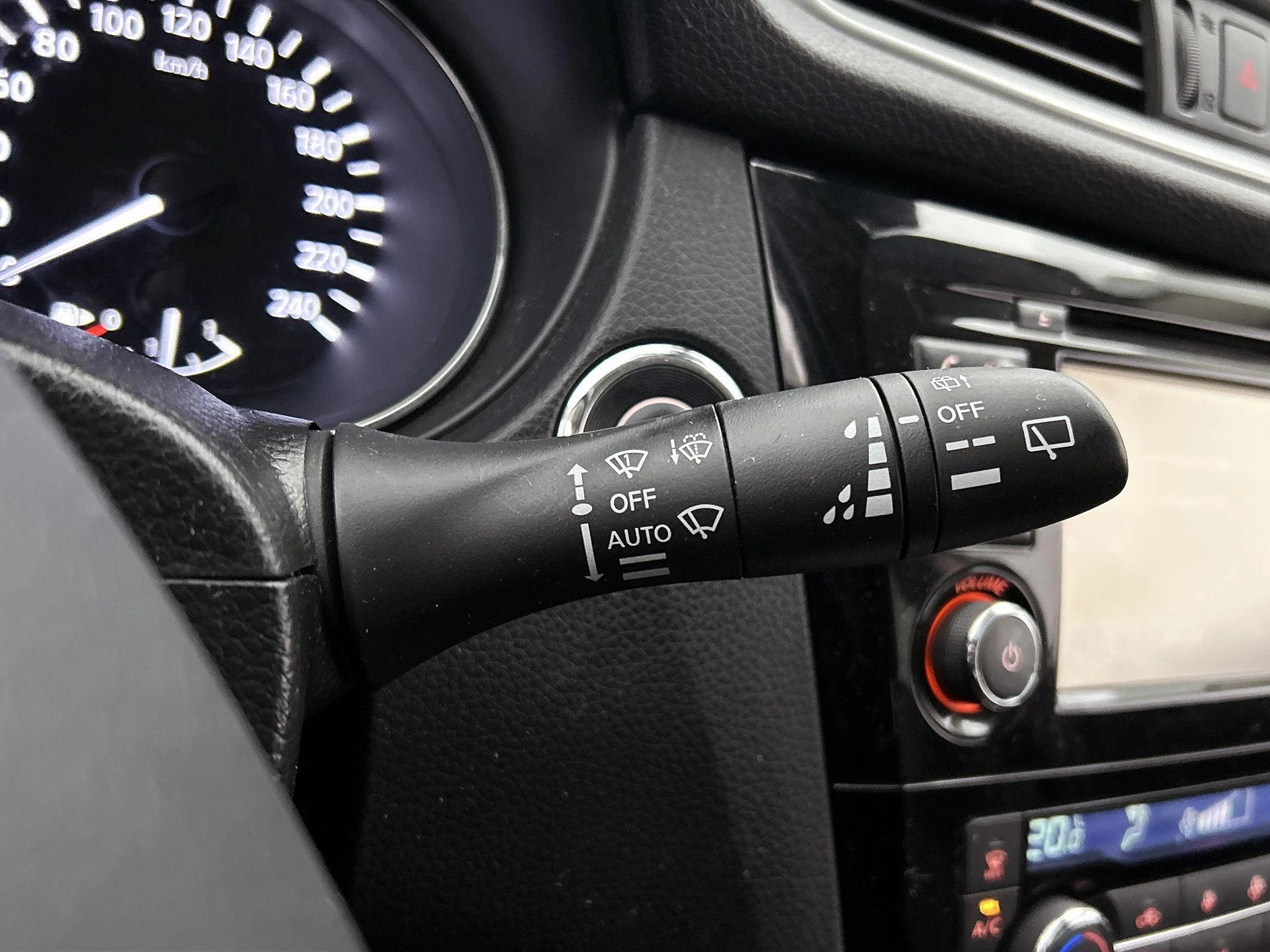 Nissan-QASHQAI-image-11