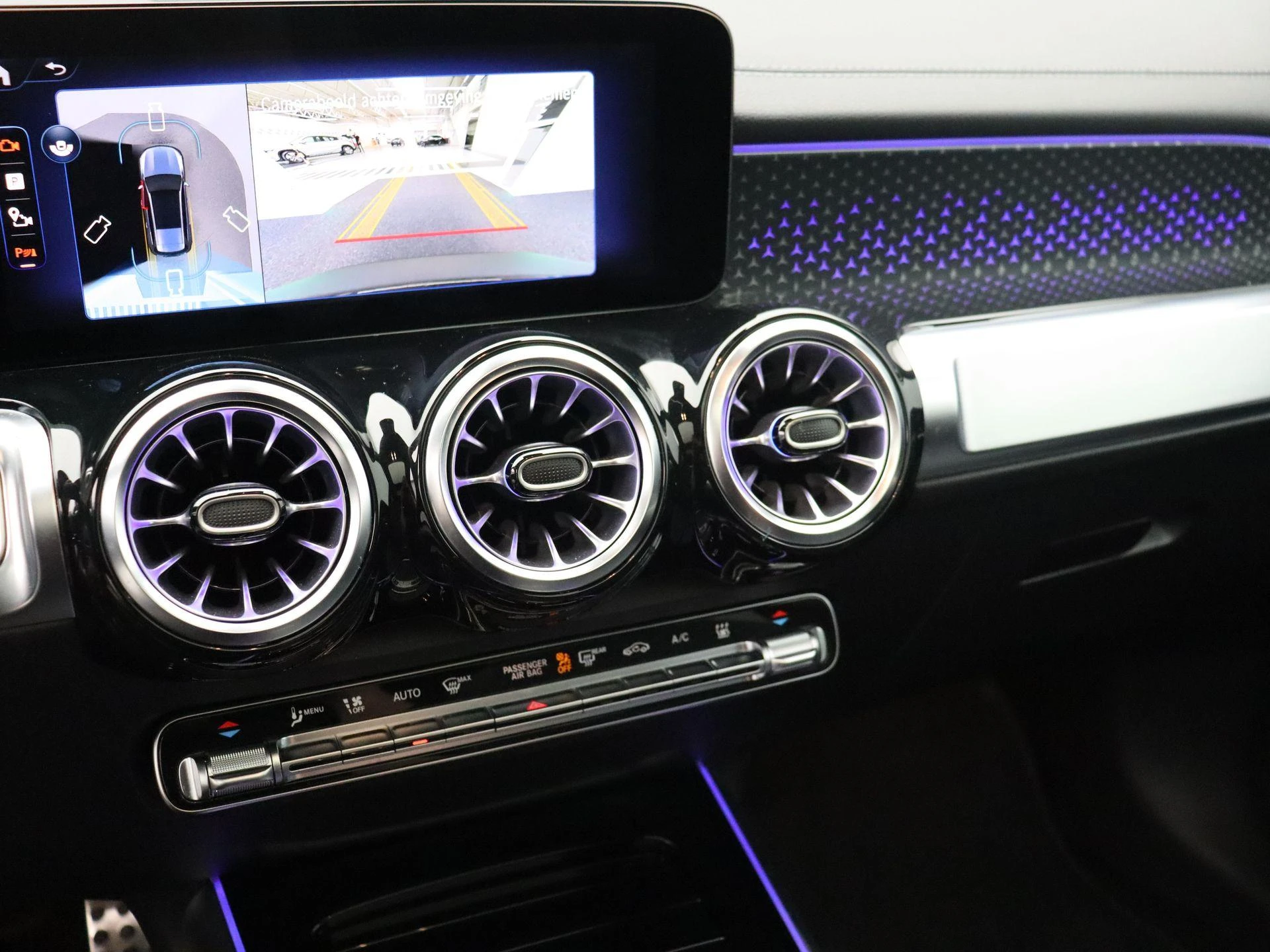 Mercedes-Benz EQB 250+ AMG Line + LEDER + PANO + BURMESTER + CARPLAY + HEAD UP +