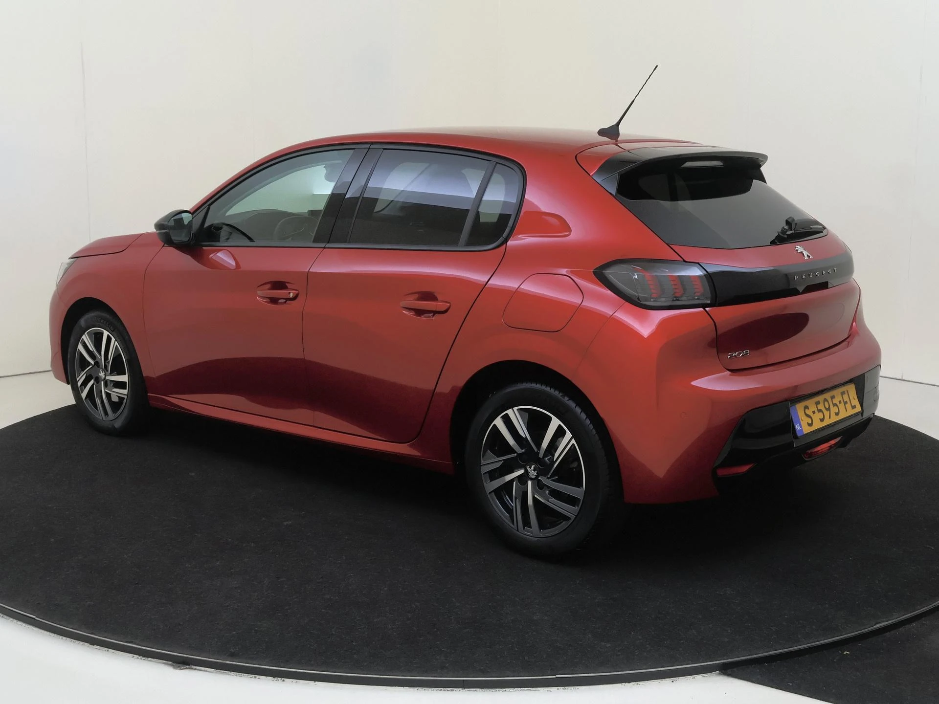 Peugeot-208-image-2