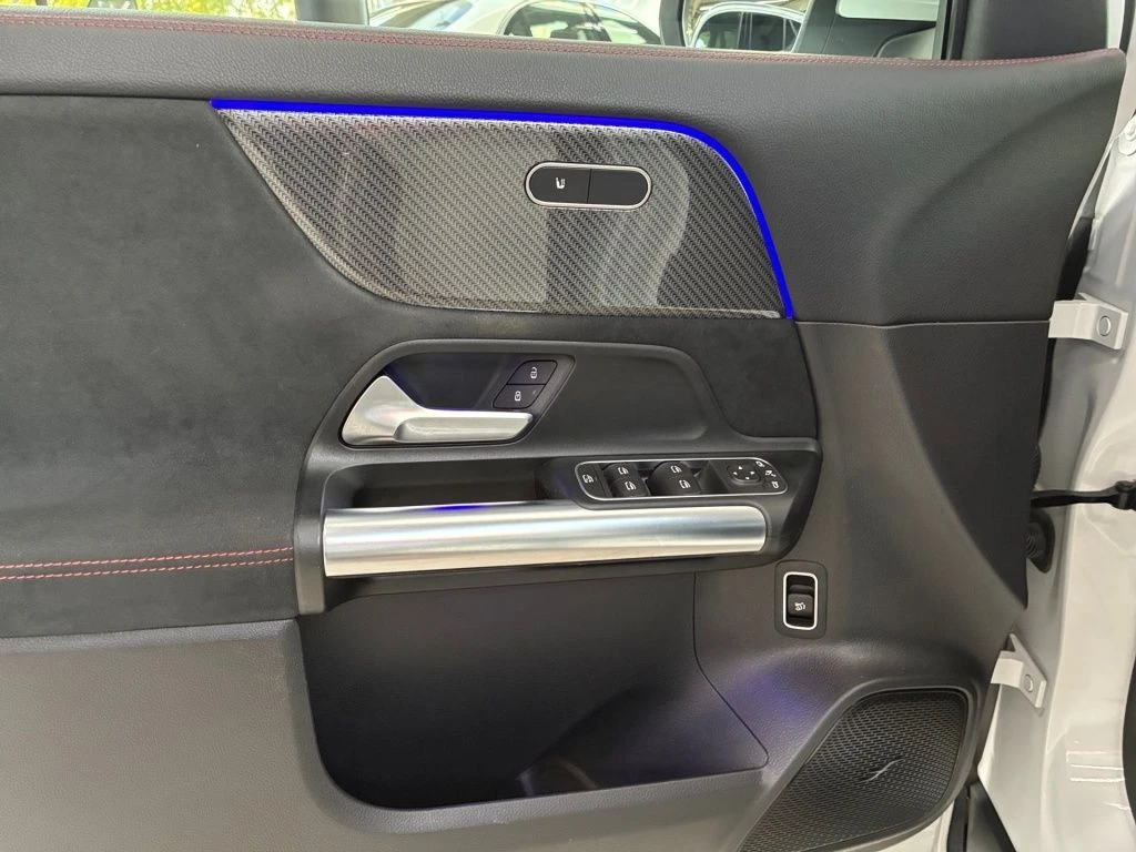 Mercedes-Benz-GLA 220 d-image-8