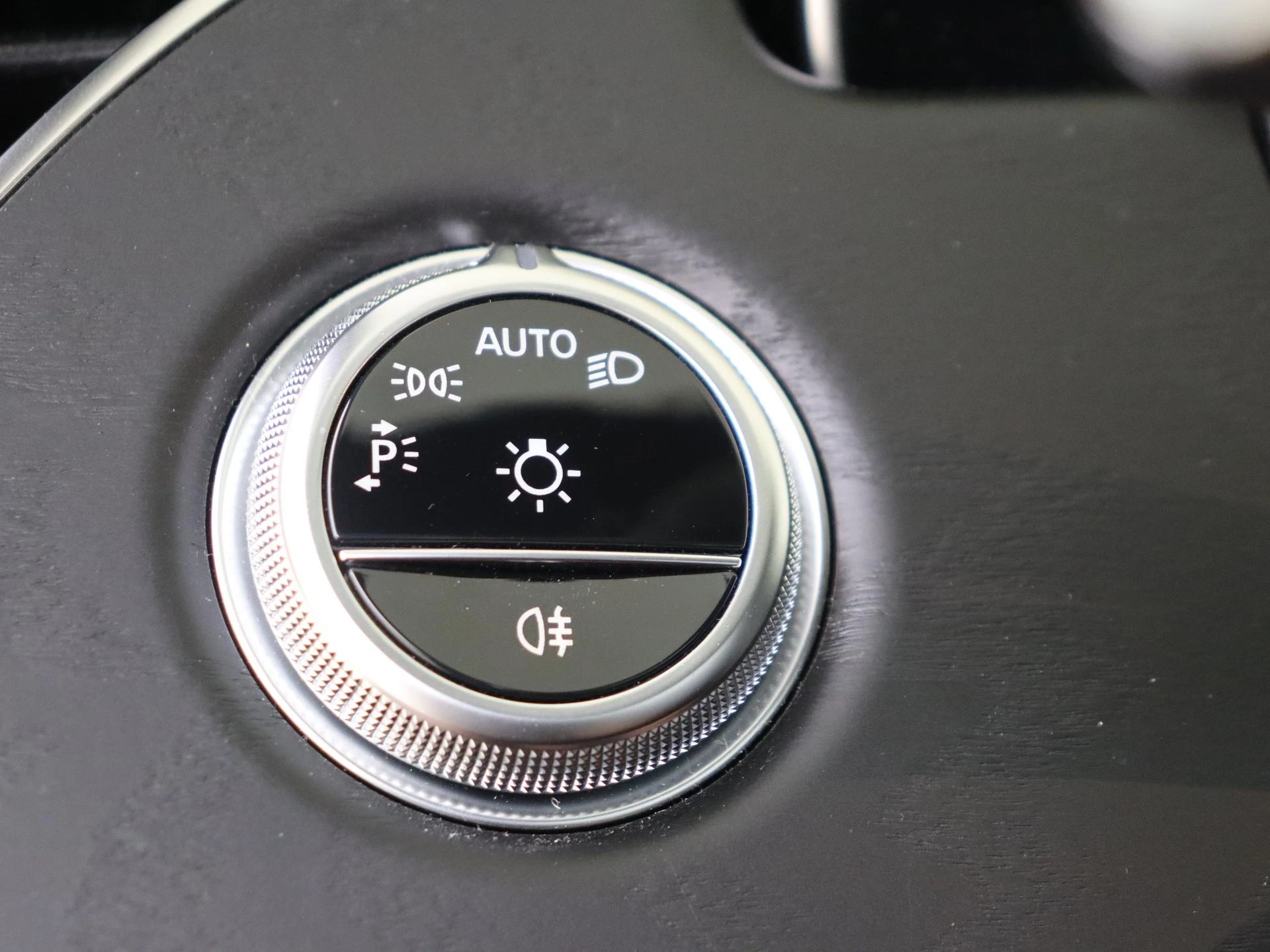 Mercedes-Benz-E-Klasse-image-23
