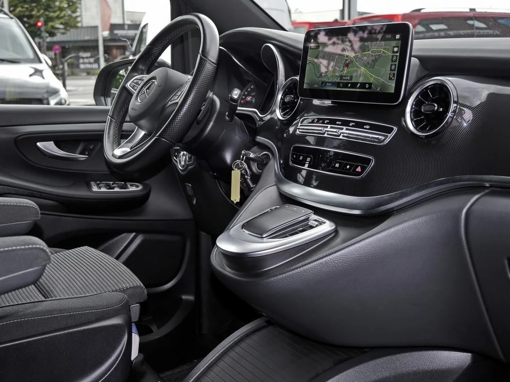 Mercedes-Benz-V-Klasse 220-image-10