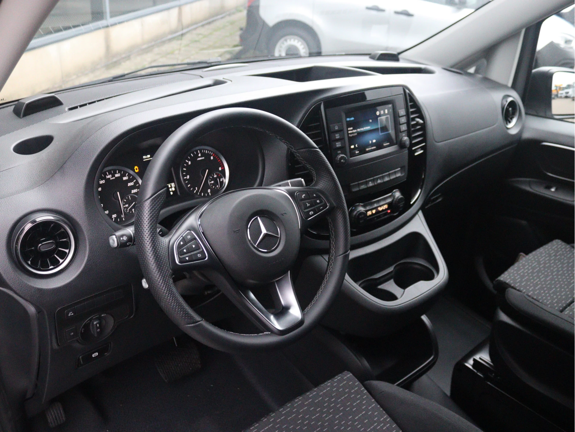 Mercedes-Benz-Vito-image-3