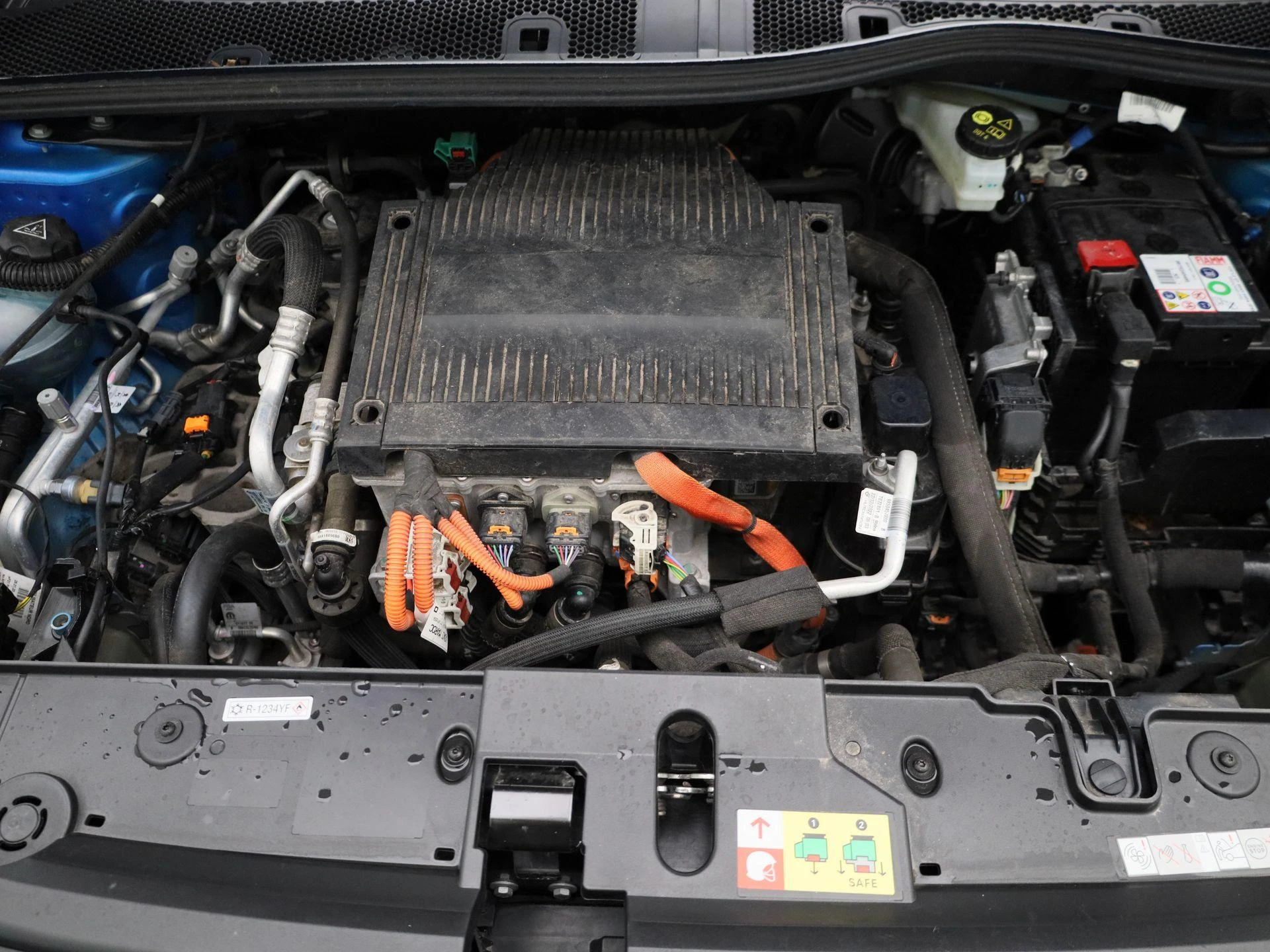 Peugeot-e-208-image-31