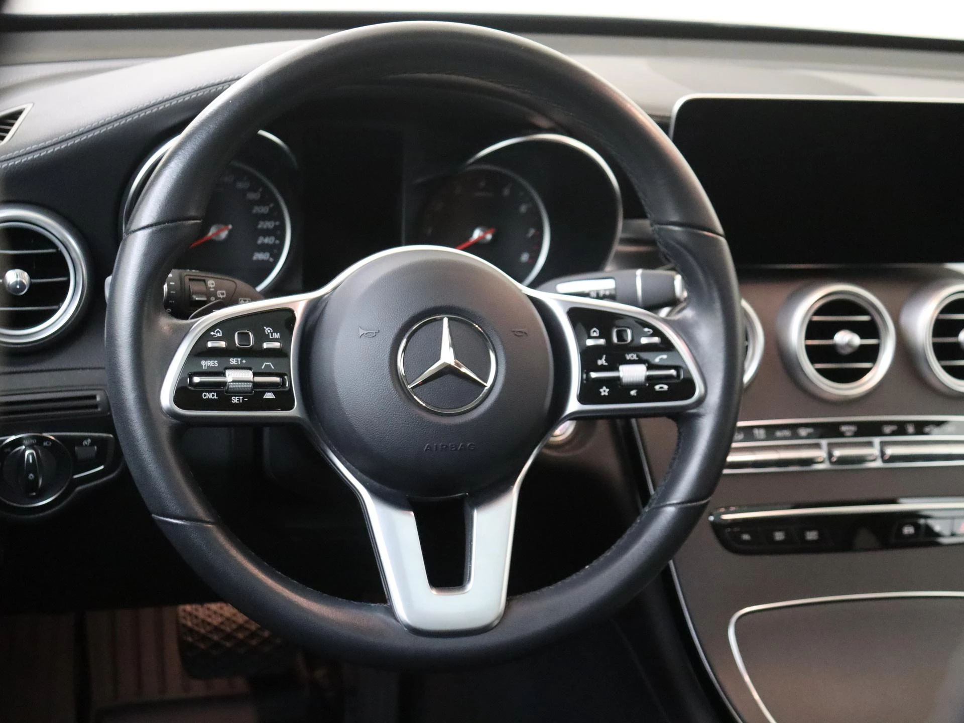 Mercedes-Benz-GLC-image-9