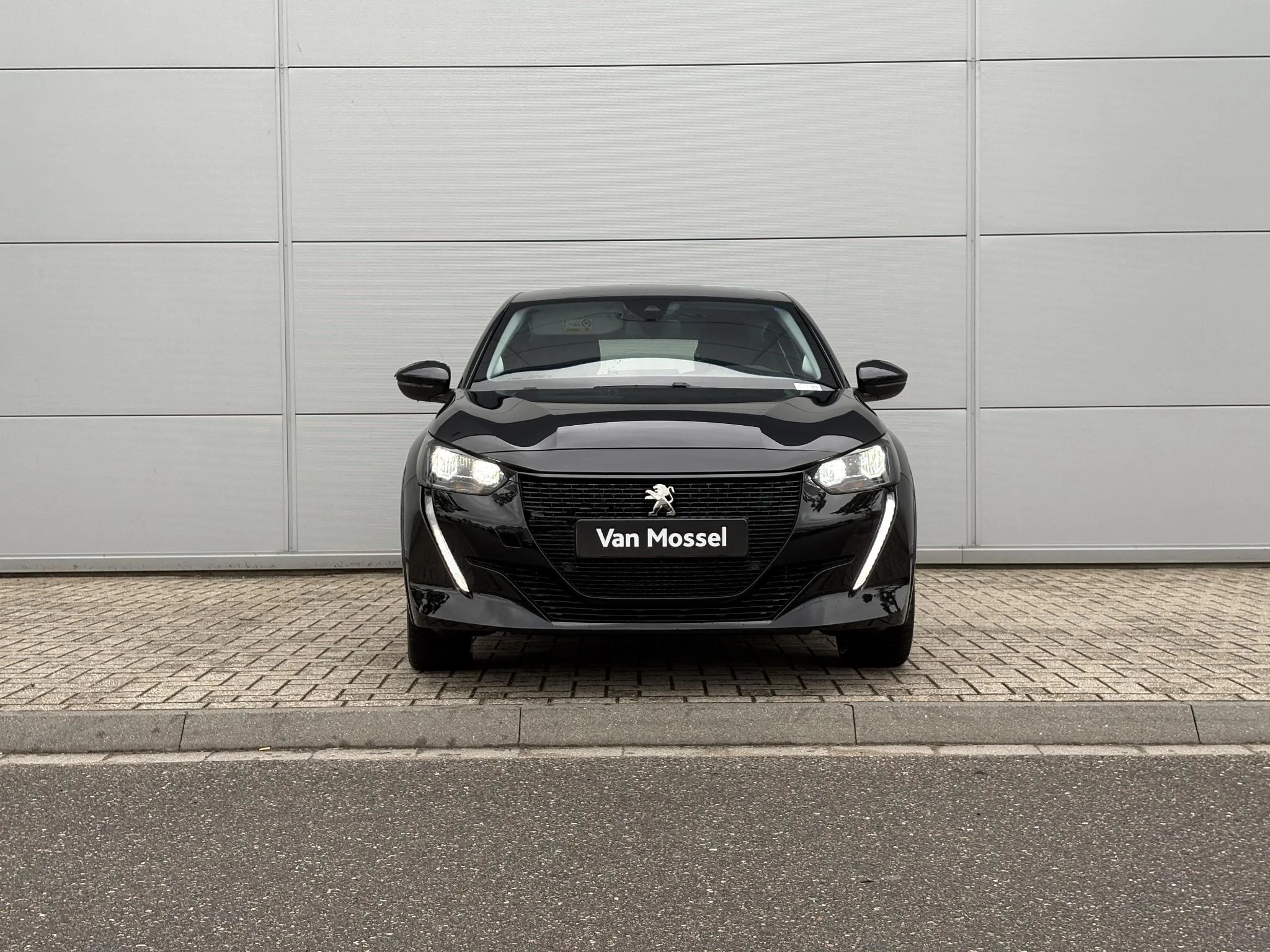 Peugeot-e-208-image-8