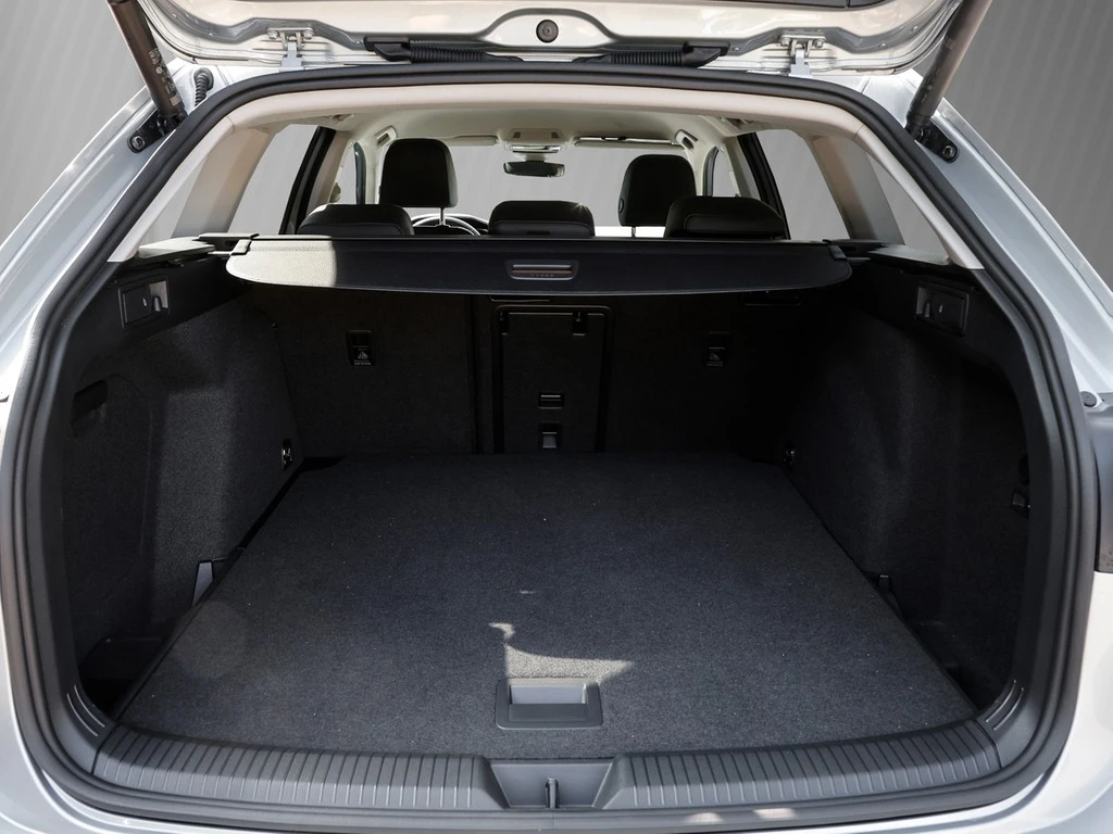 Volkswagen-Golf-image-5