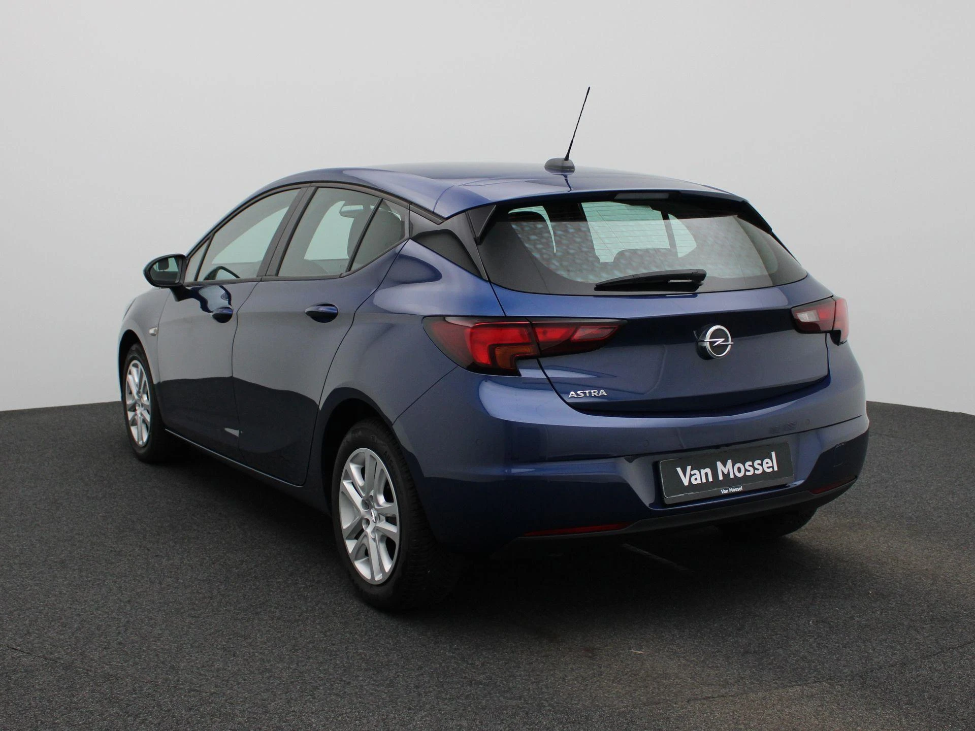 Opel-Astra-image-1