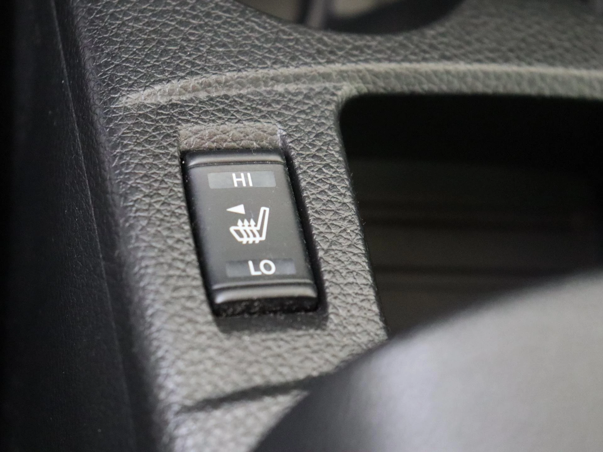 Nissan-QASHQAI-image-23