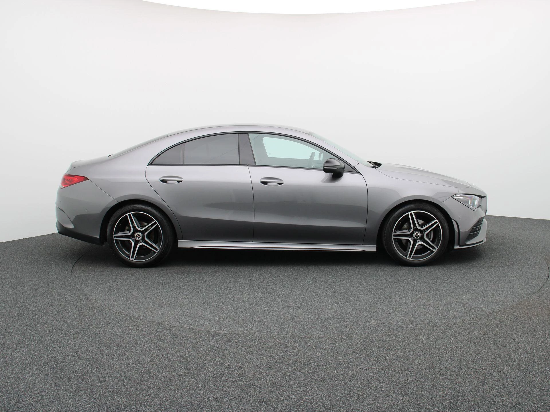 Mercedes-Benz CLA 180 AMG LINE + LEDER + NIGHTPAKKET + CAMERA + LED +