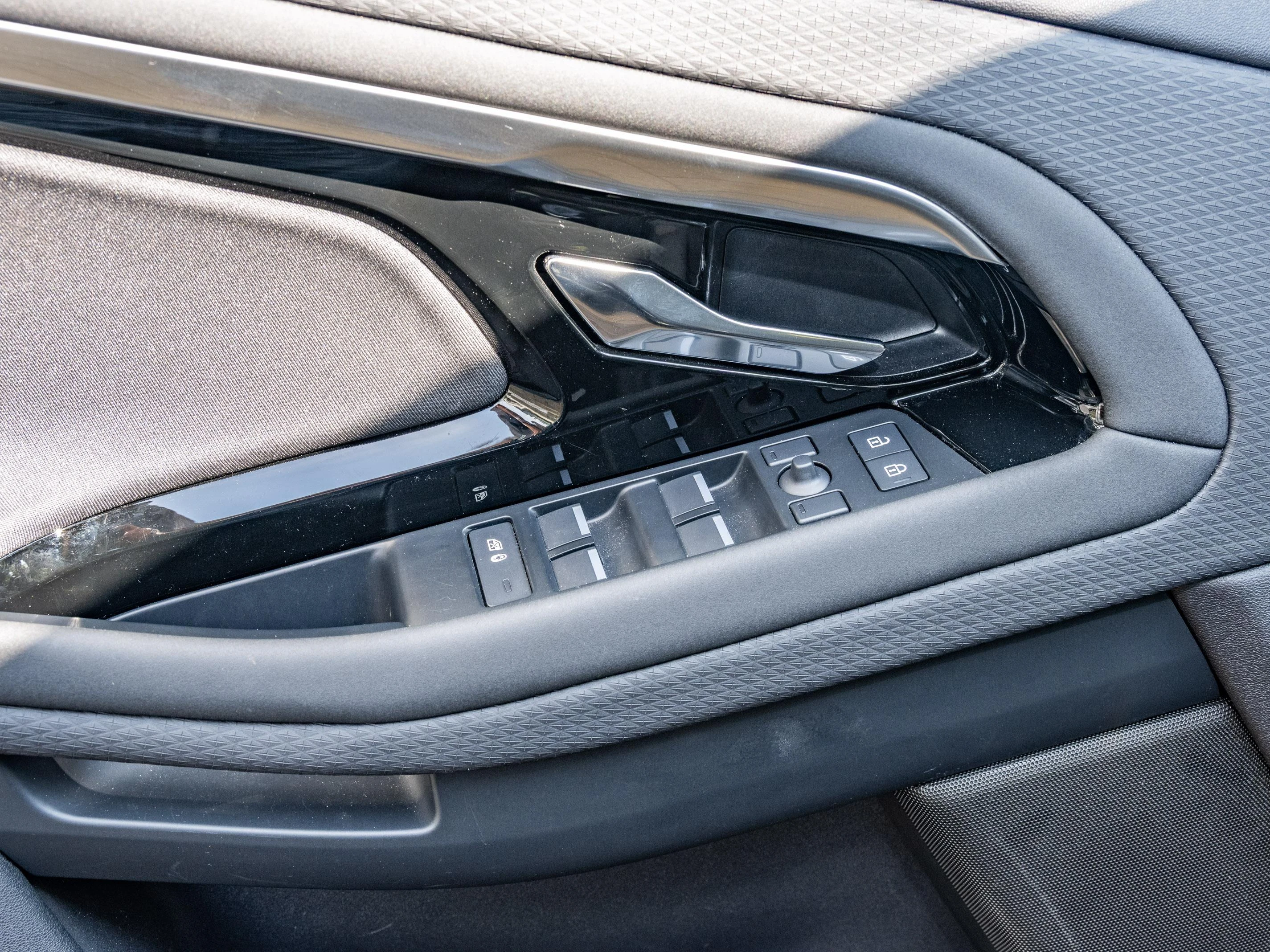 Land Rover-Range Rover Evoque-image-12