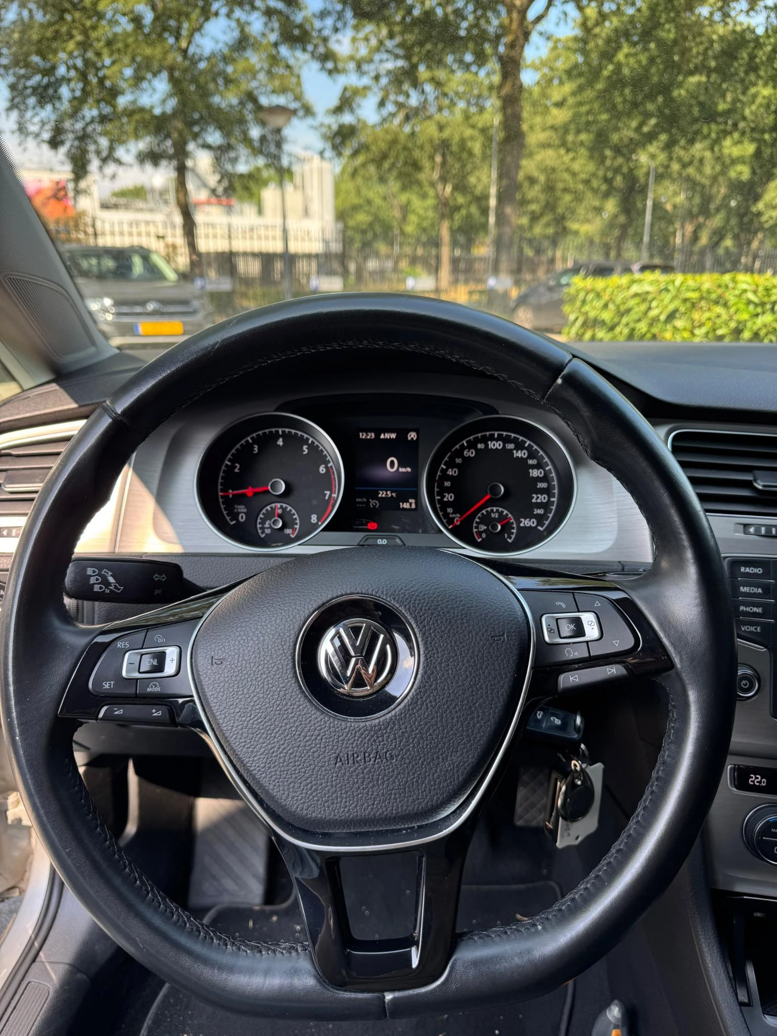 Volkswagen-Golf-image-3