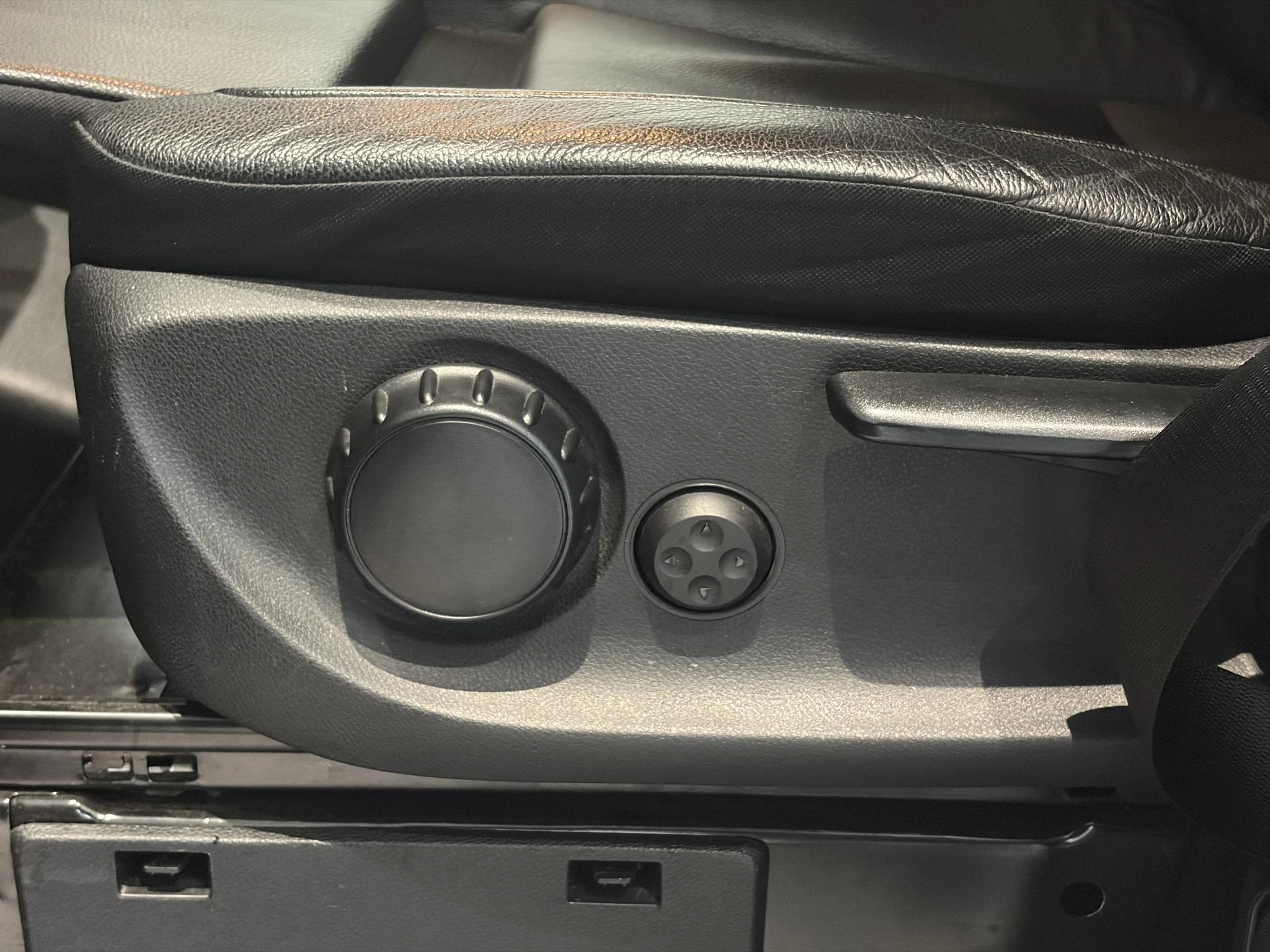 Mercedes-Benz-Vito-image-13