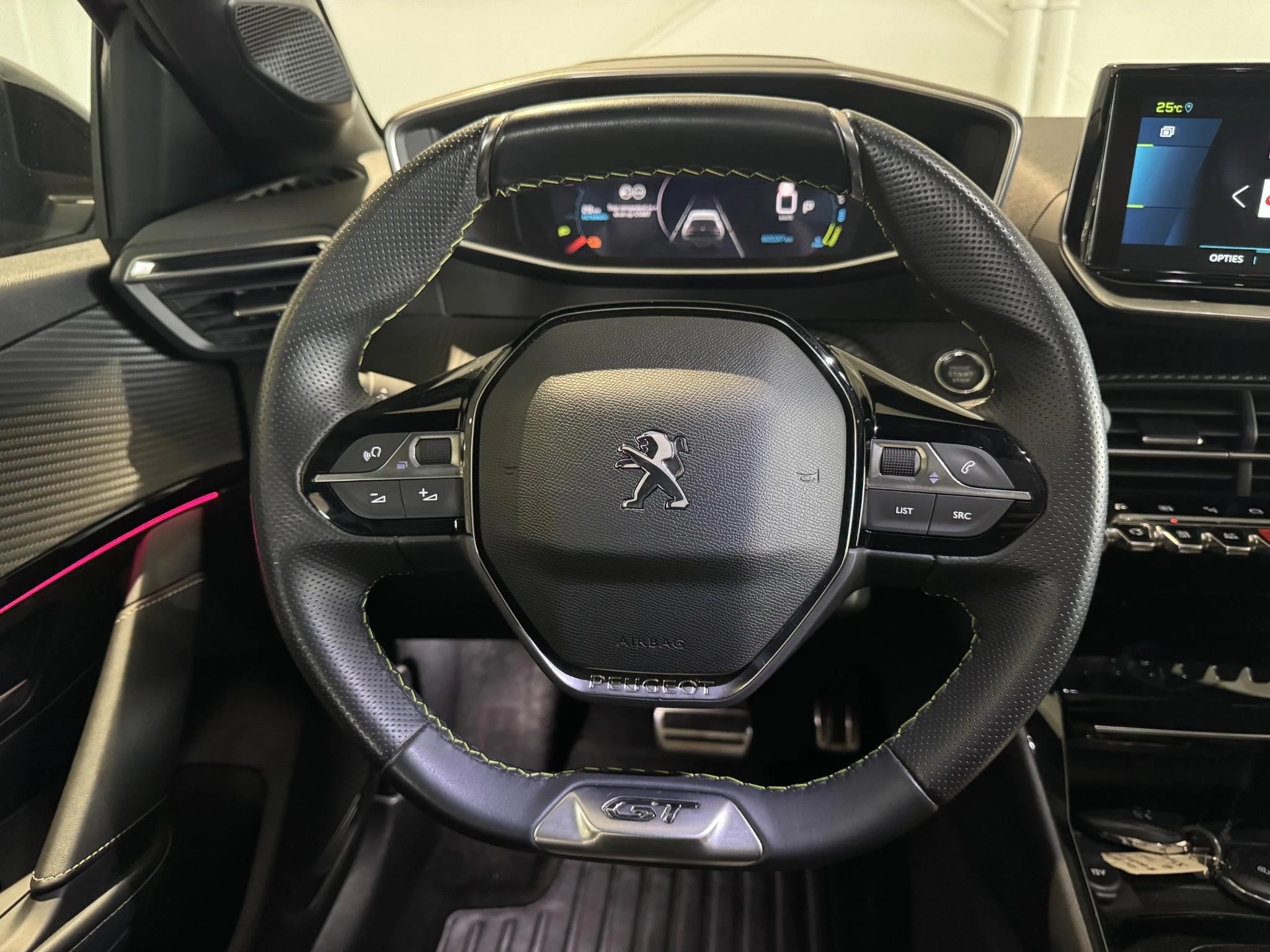 Peugeot-e-208-image-14