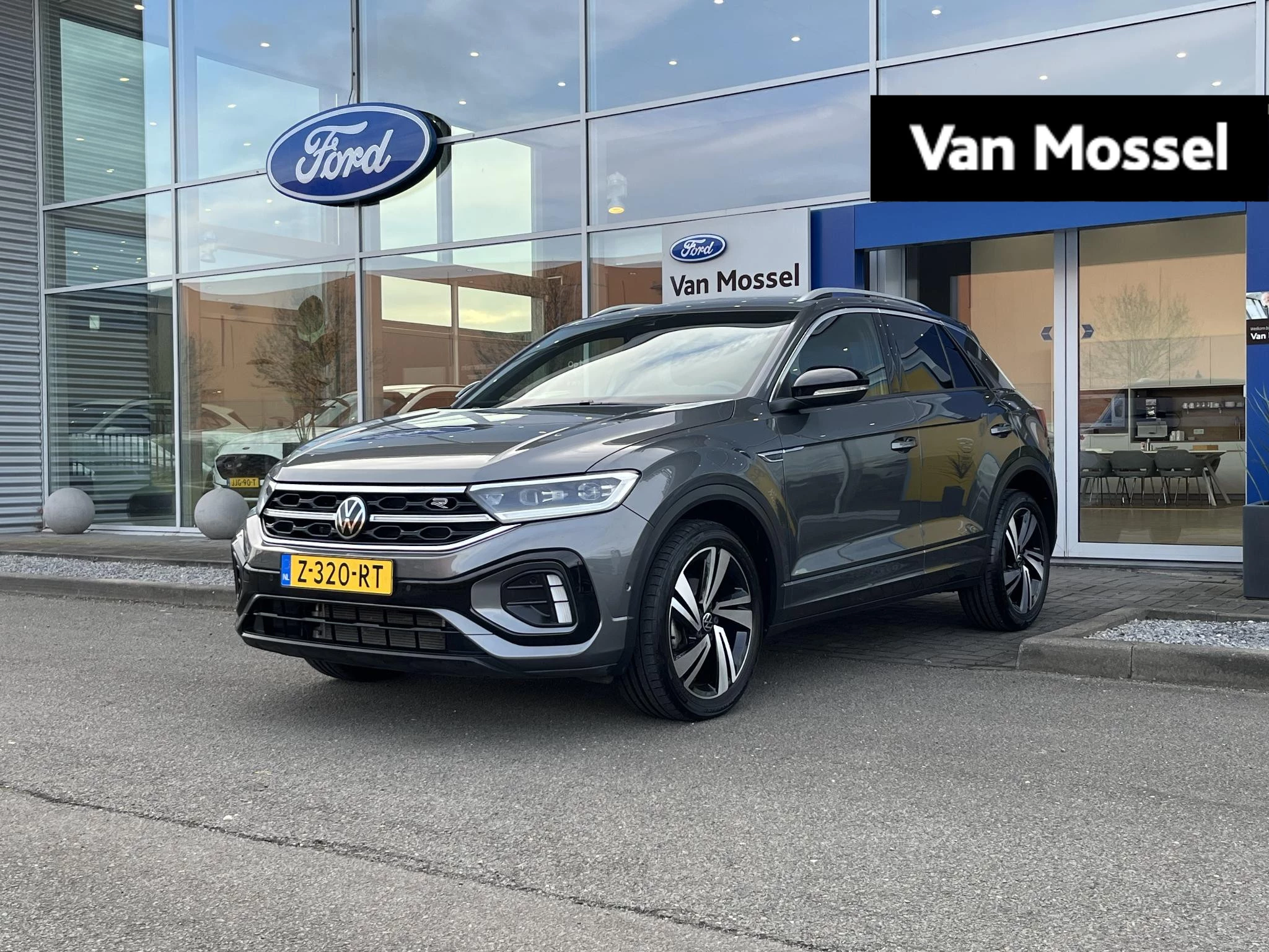 Volkswagen-T-Roc-image-0