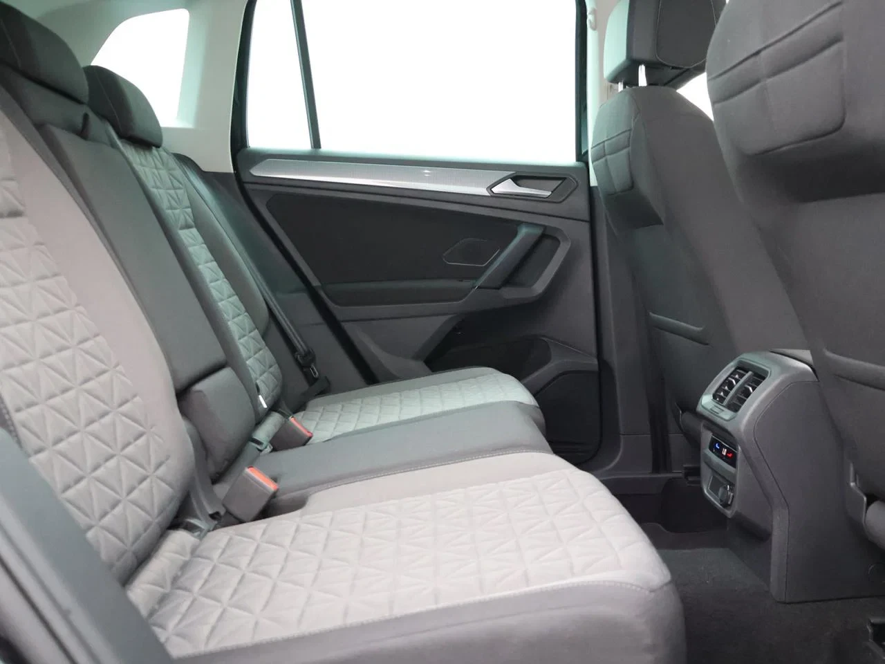 Volkswagen-Tiguan-image-22