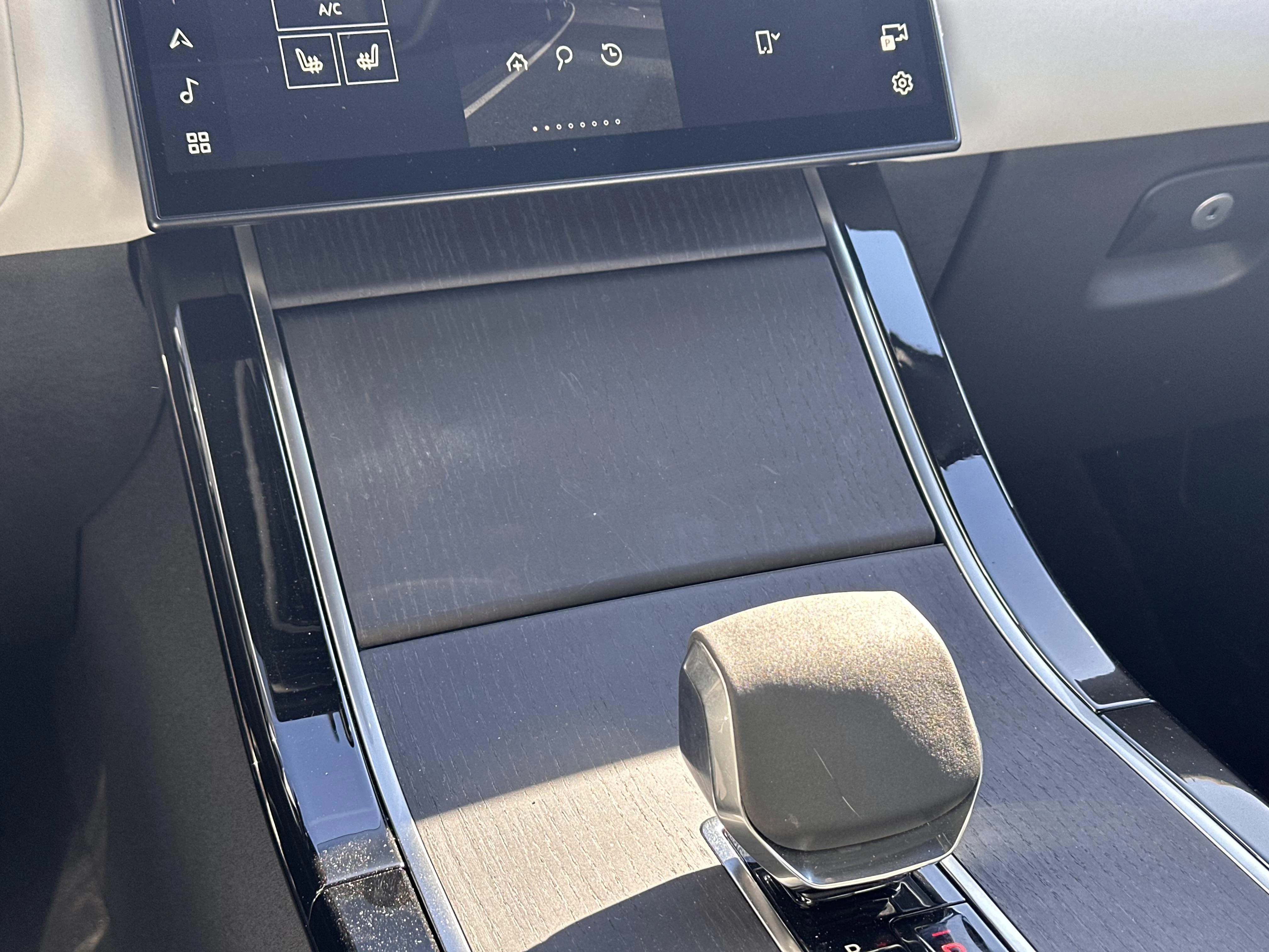 Land Rover-Range Rover Velar-image-22