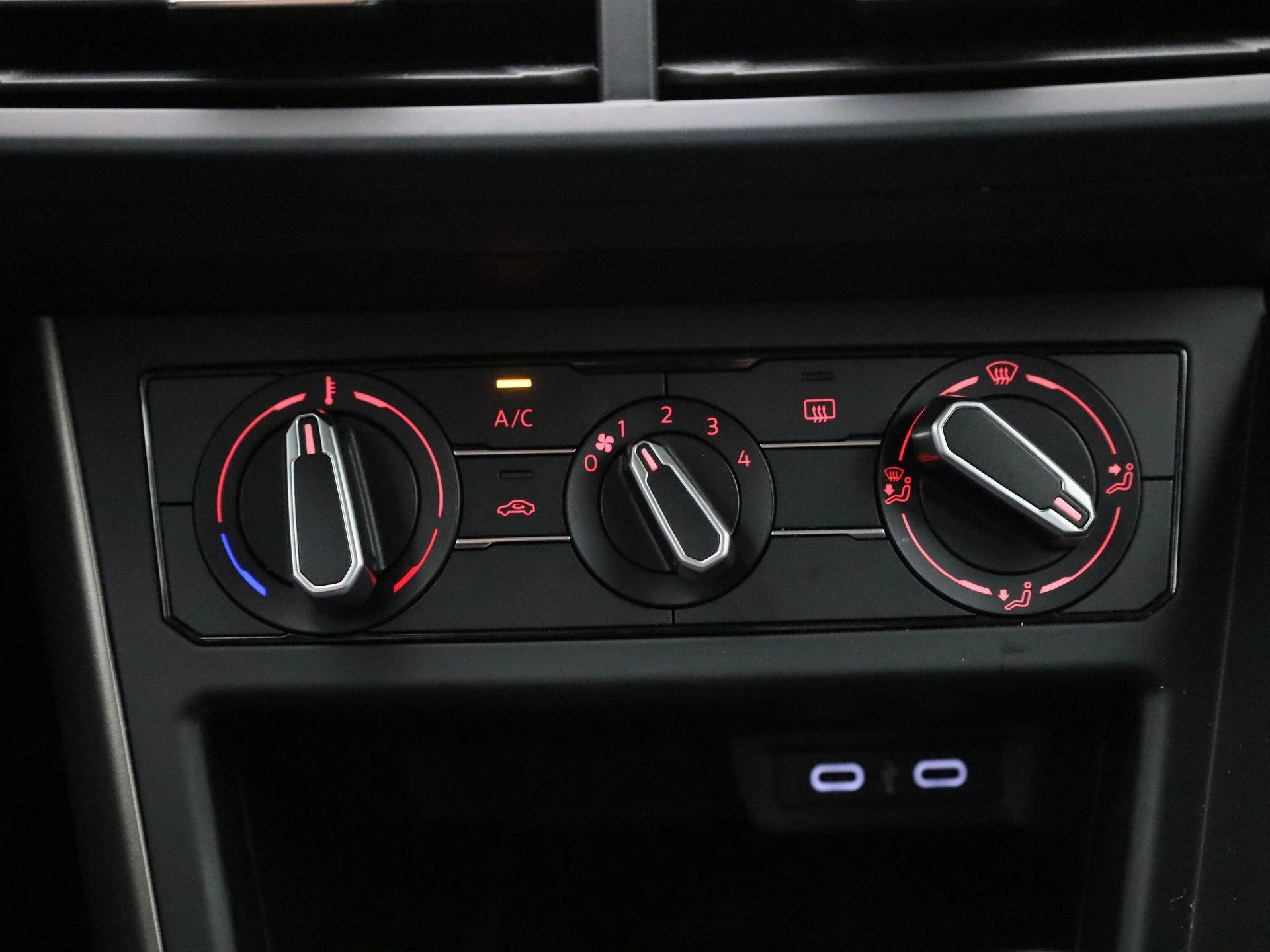 Volkswagen-Polo-image-16