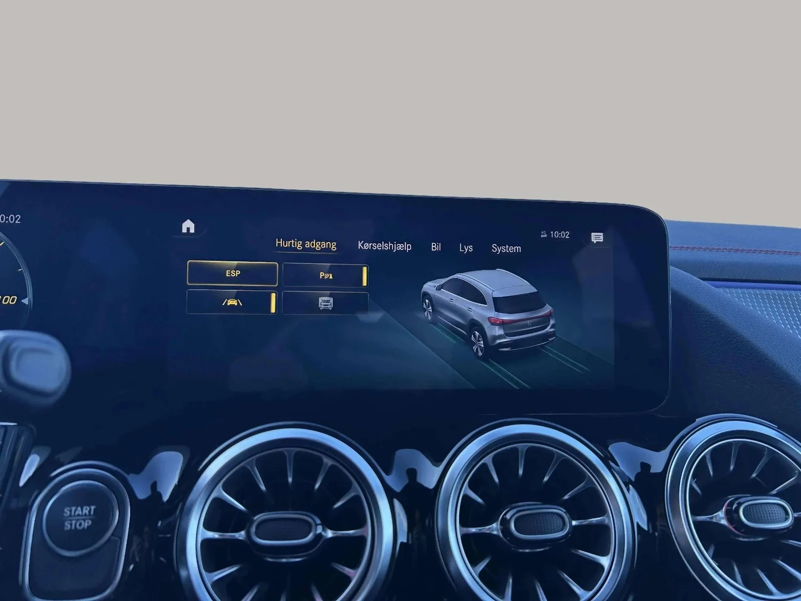 Mercedes-Benz-EQA-image-19