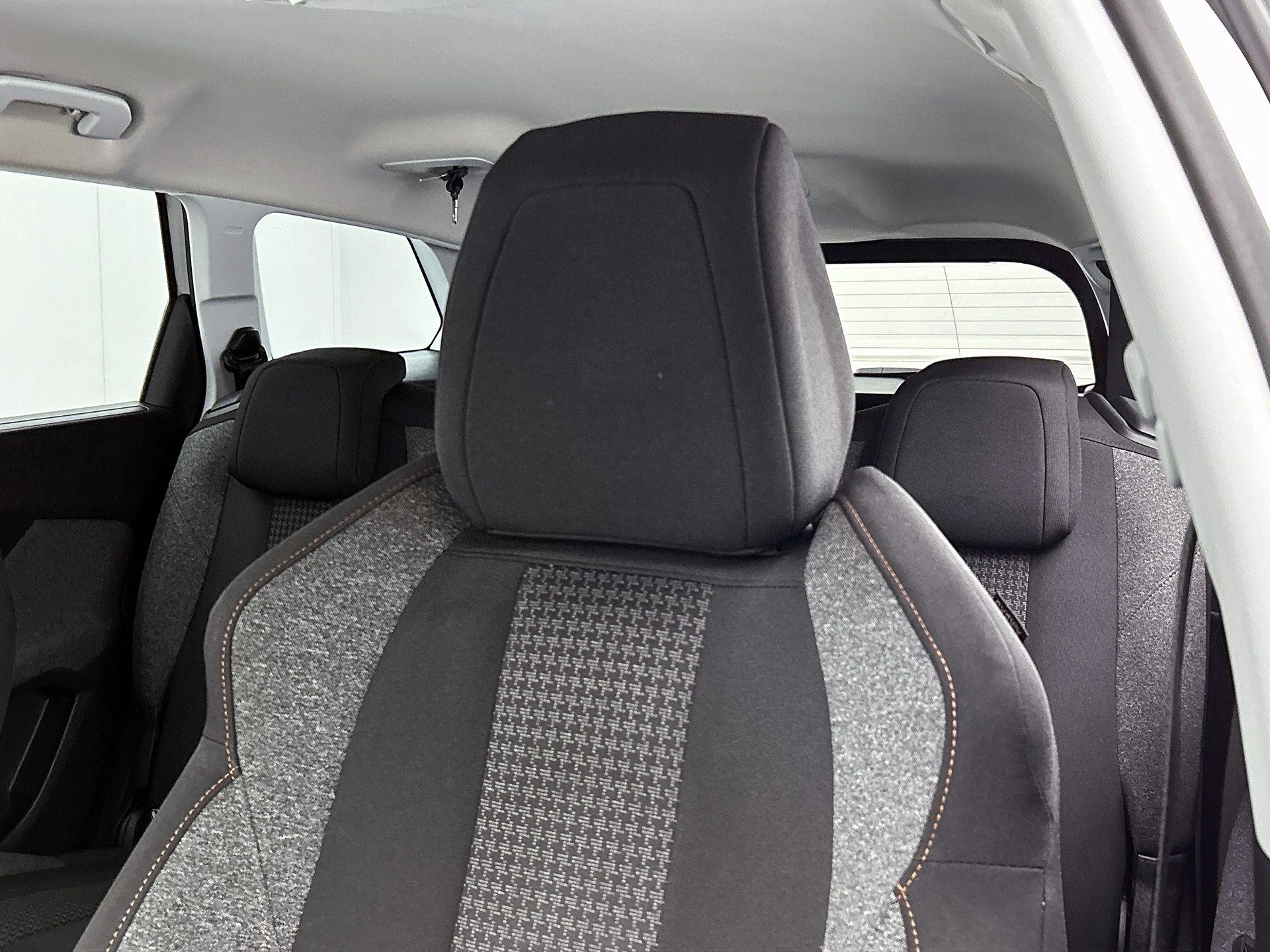 Peugeot-5008-image-25