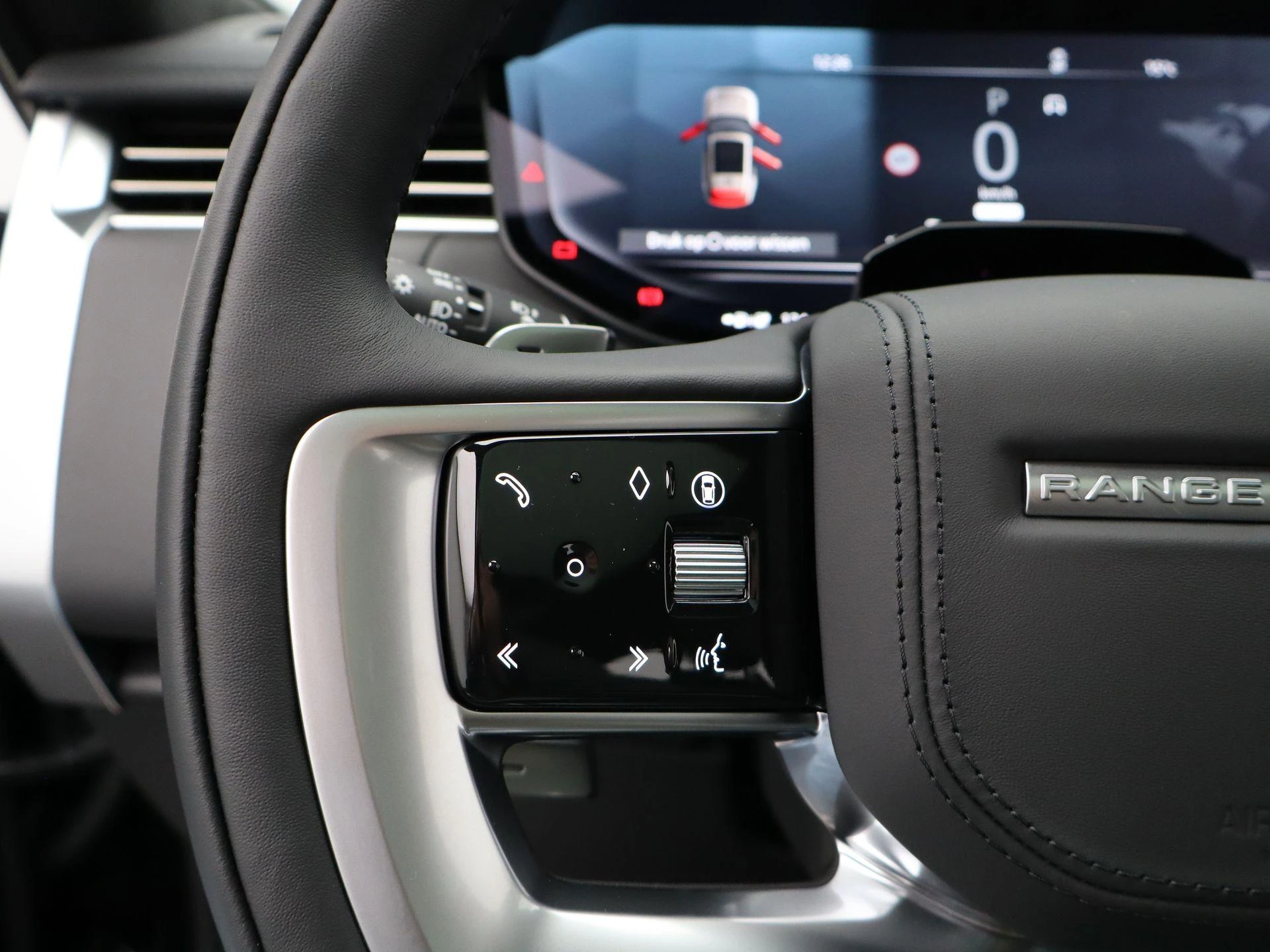 Land Rover-Range Rover-image-18