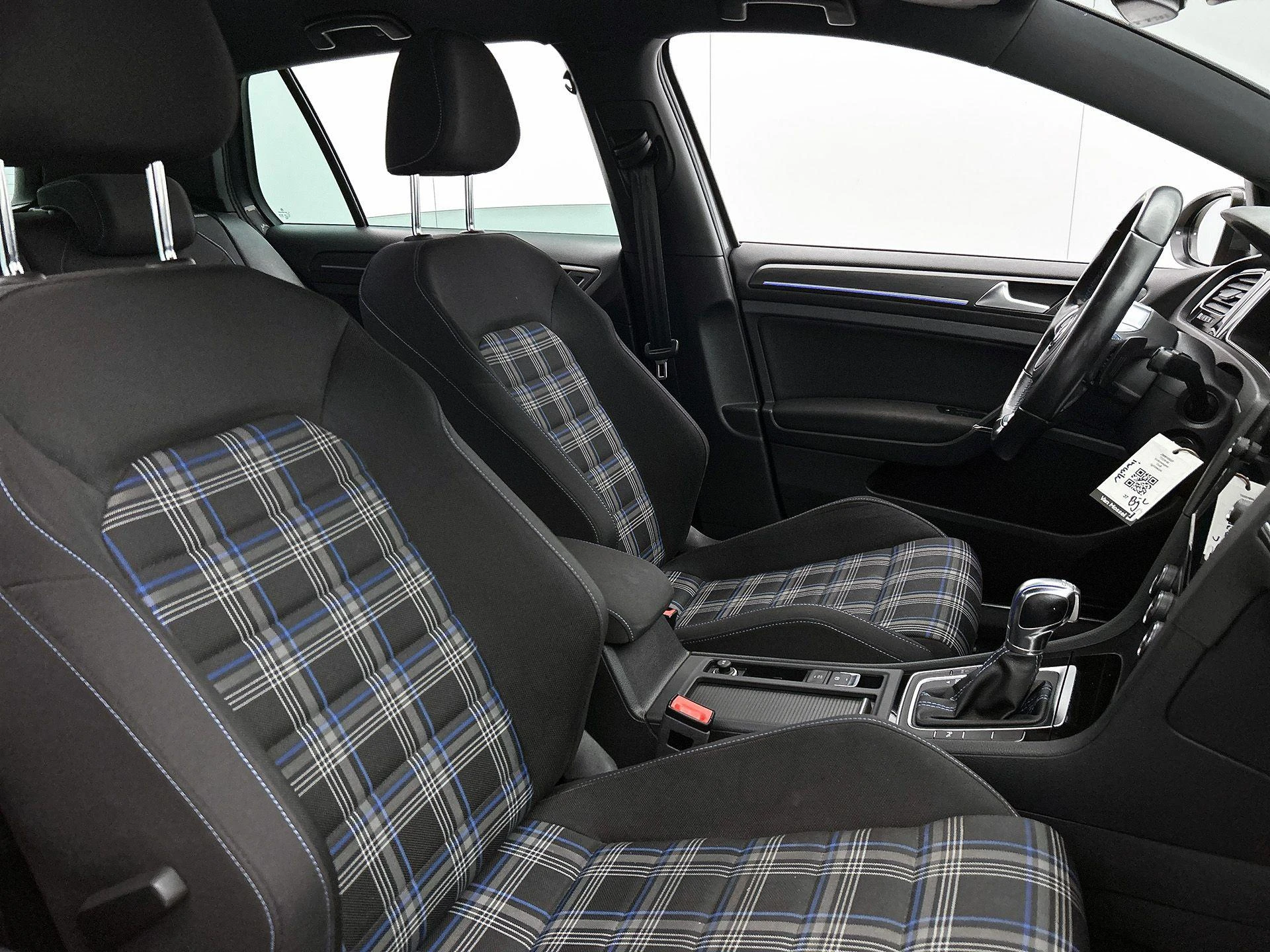 Volkswagen-Golf-image-32