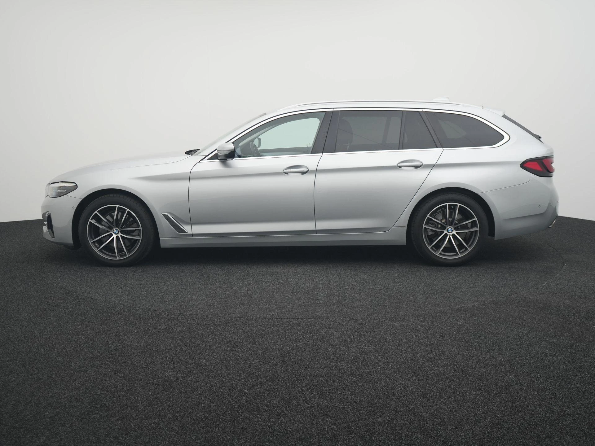 BMW-5 Serie-image-3