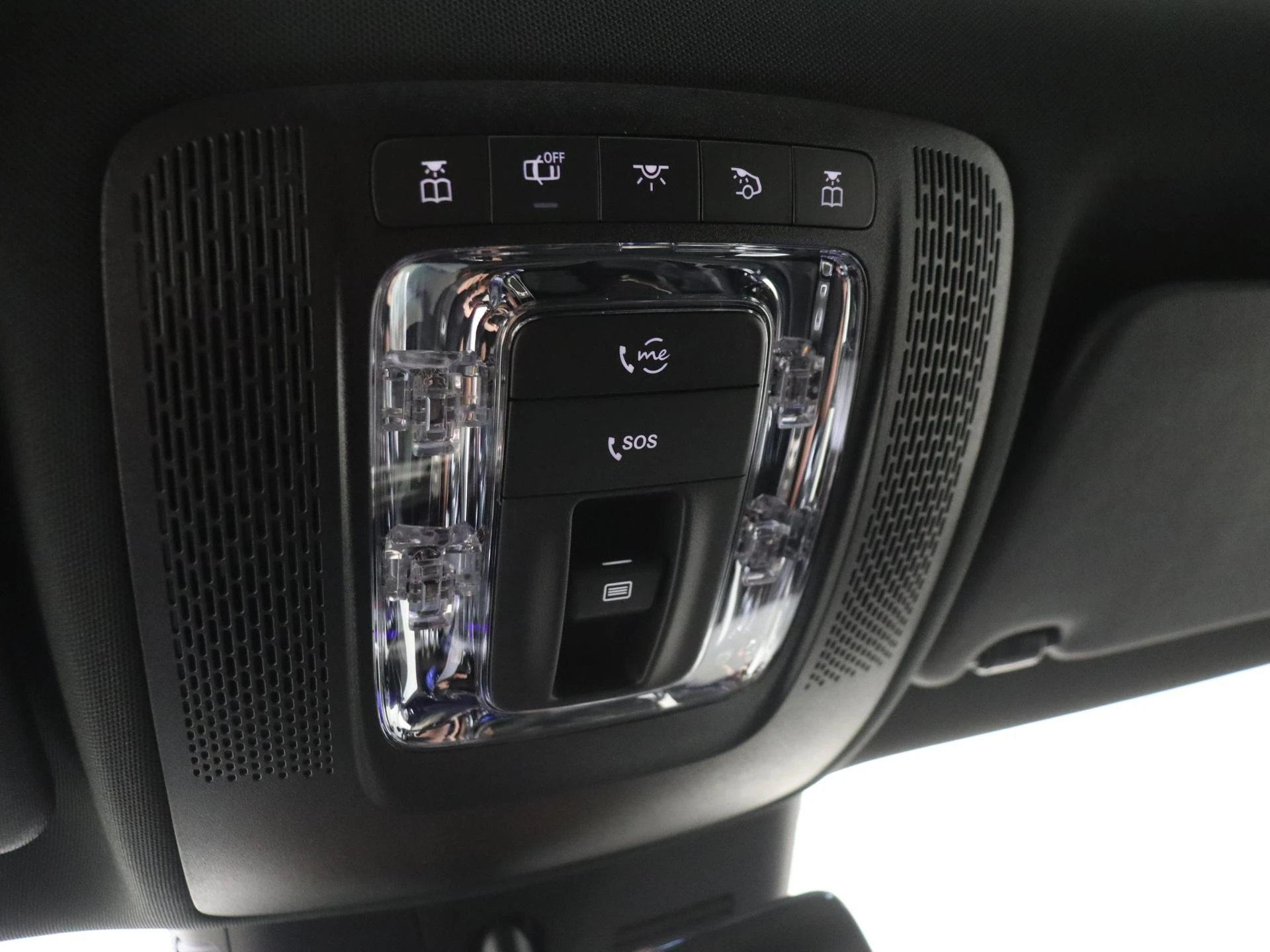 Mercedes-Benz-GLA-image-24