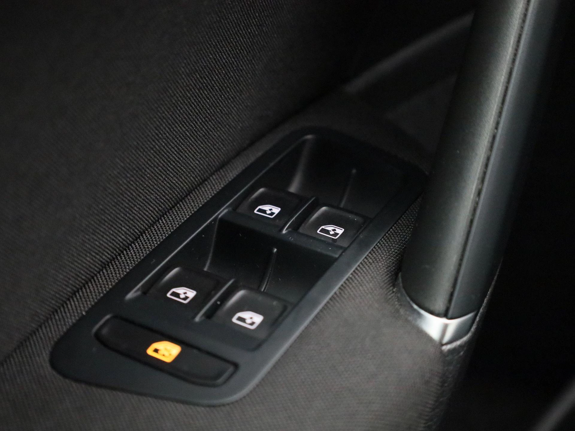 Volkswagen-Golf-image-27