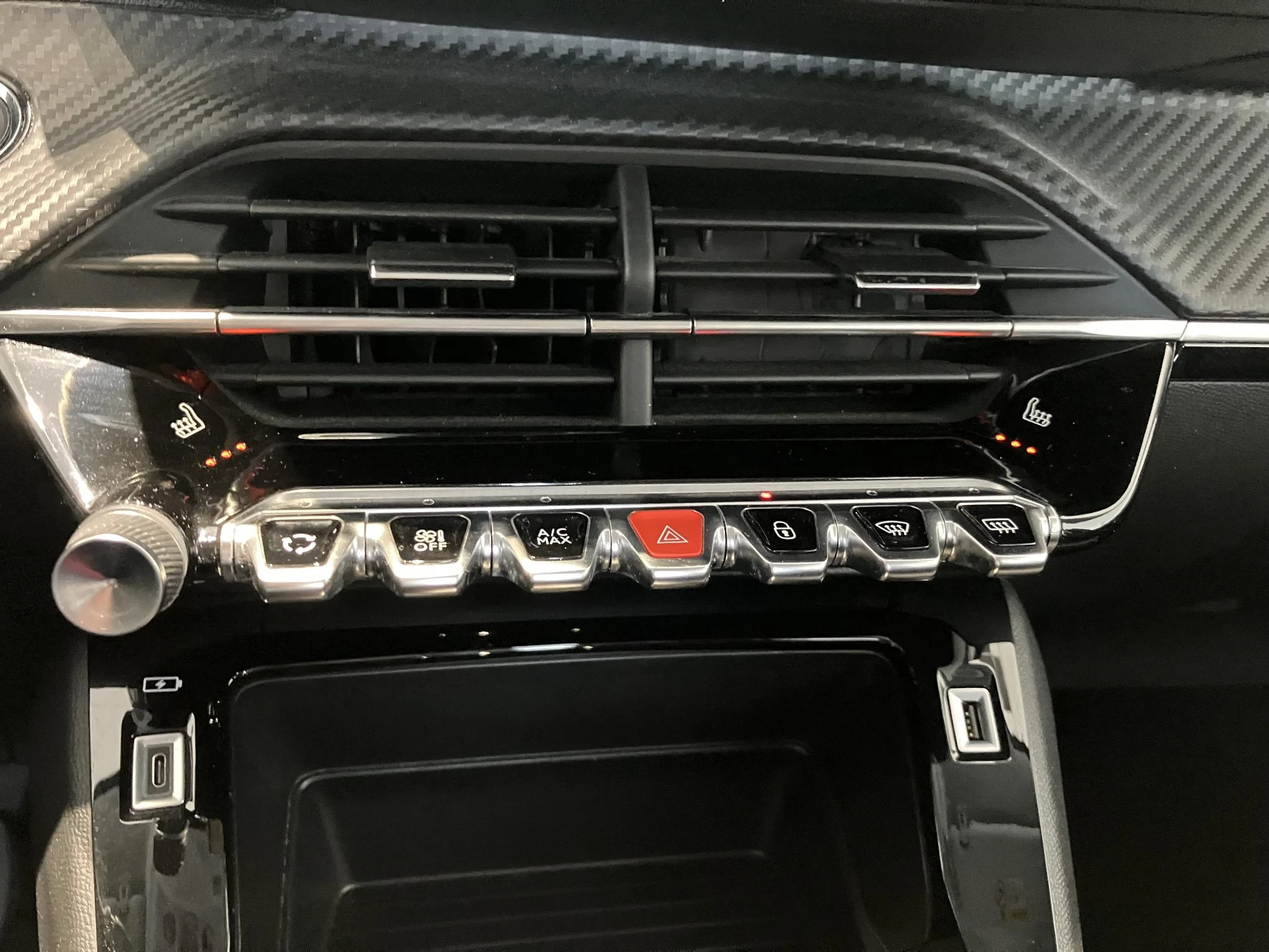 Peugeot-e-208-image-23