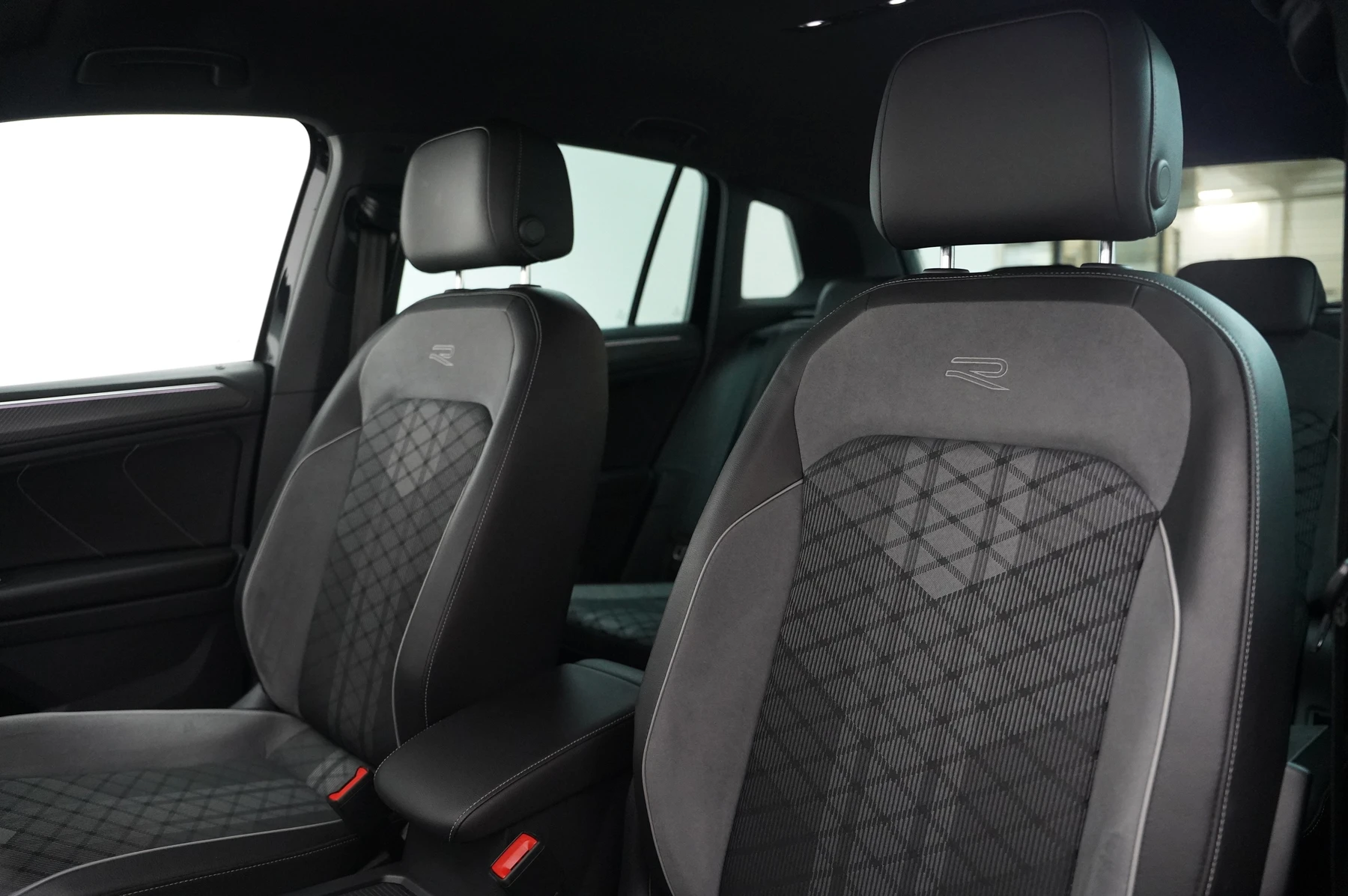 Volkswagen-Tiguan-image-10