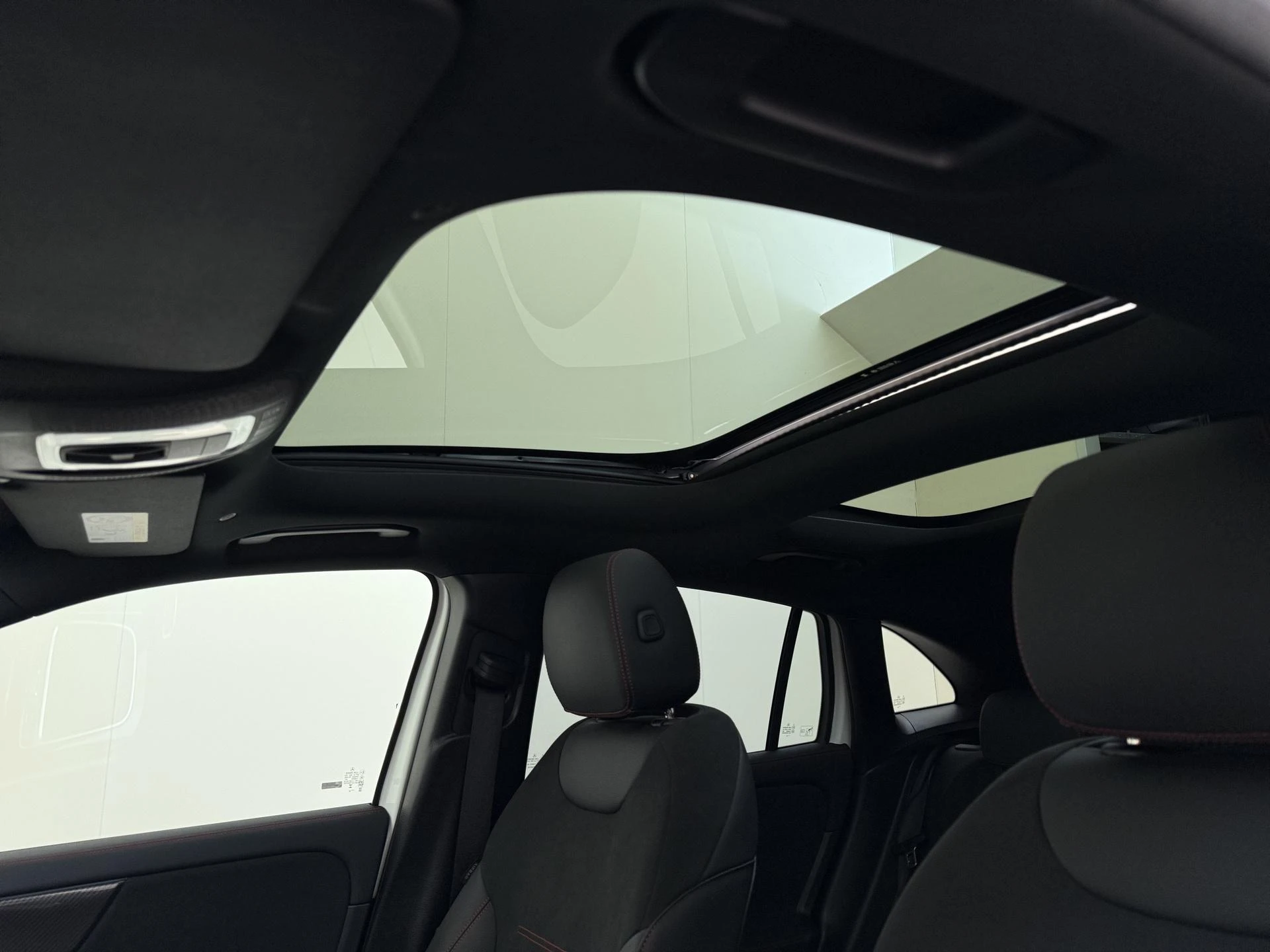 Mercedes-Benz-GLA-image-28