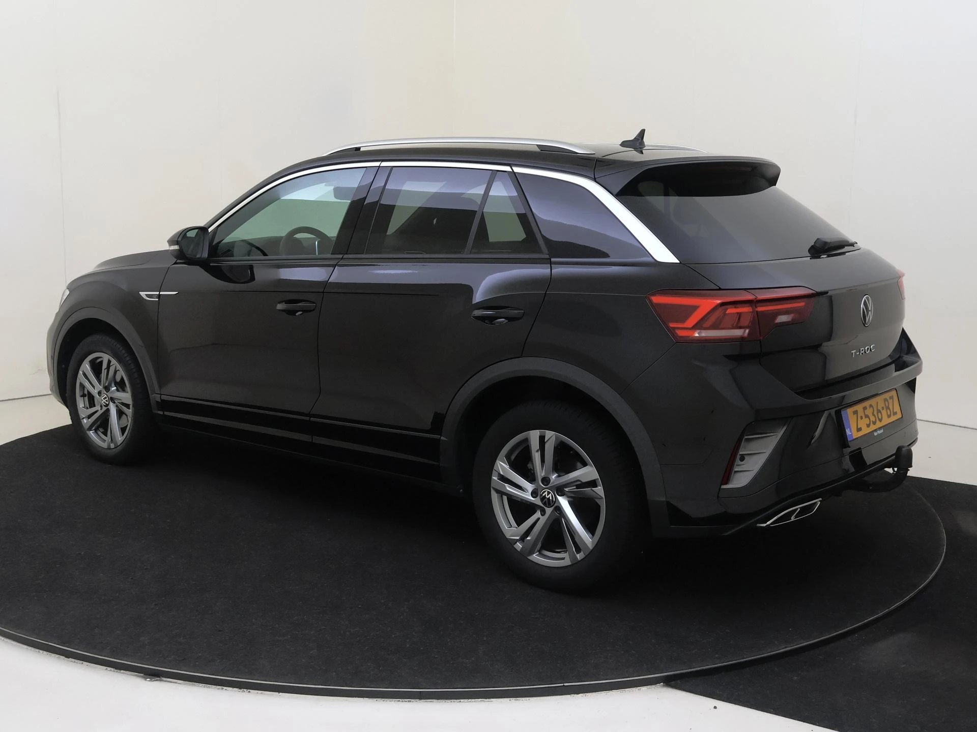 Volkswagen-T-Roc-image-6
