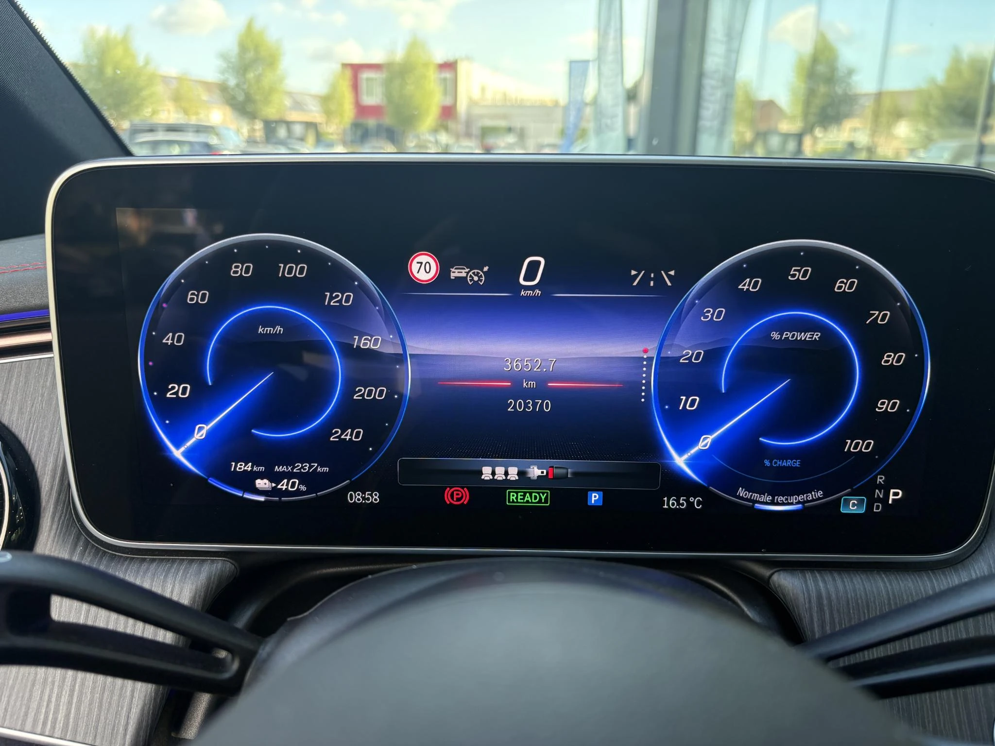 Mercedes-Benz-EQE-image-11