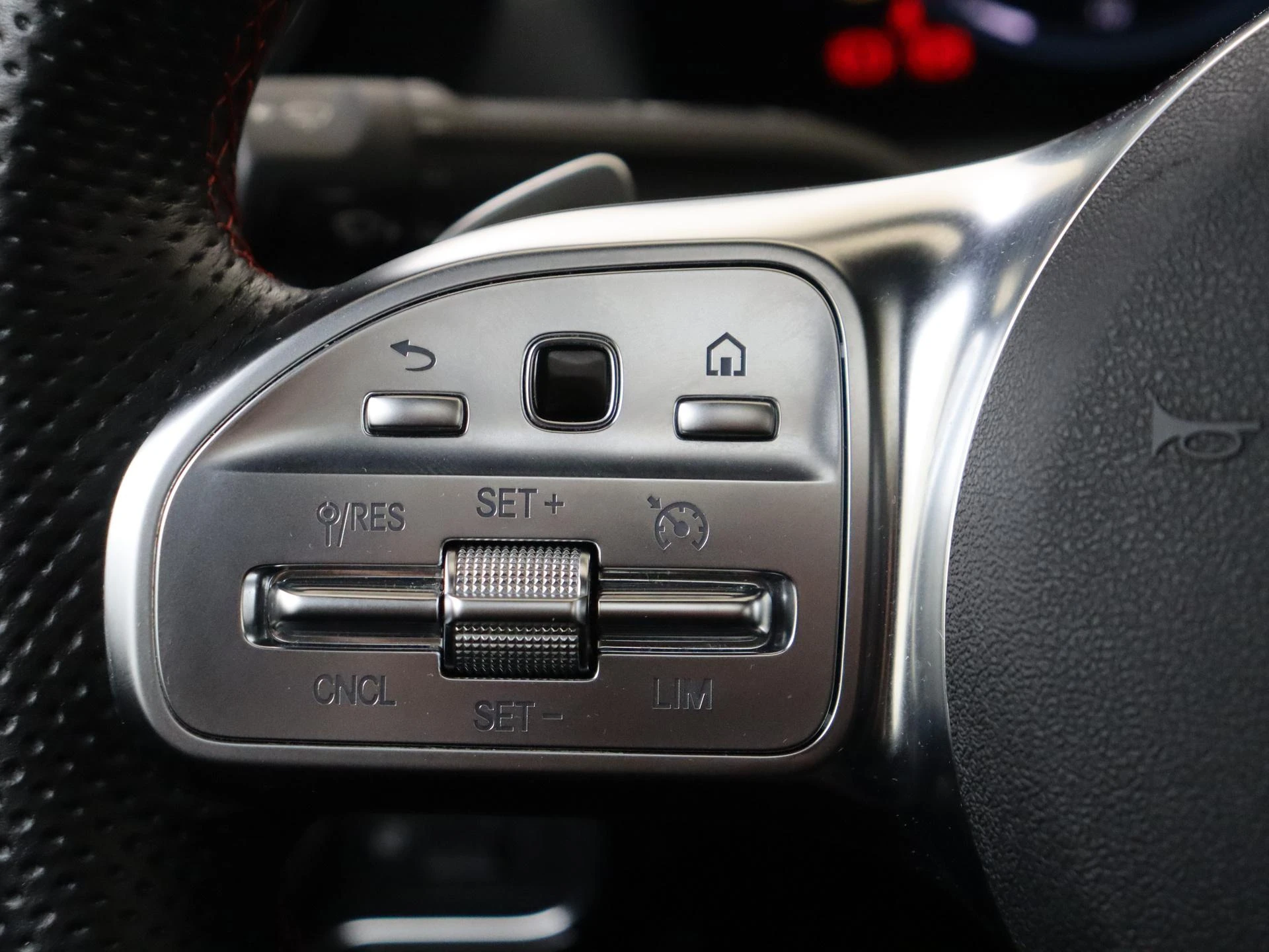 Mercedes-Benz-CLA-image-13