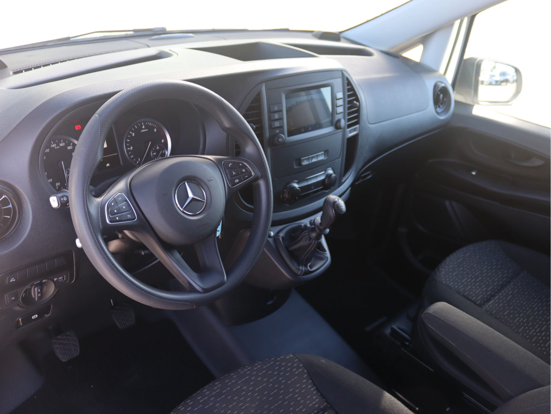 Mercedes-Benz-Vito-image-3