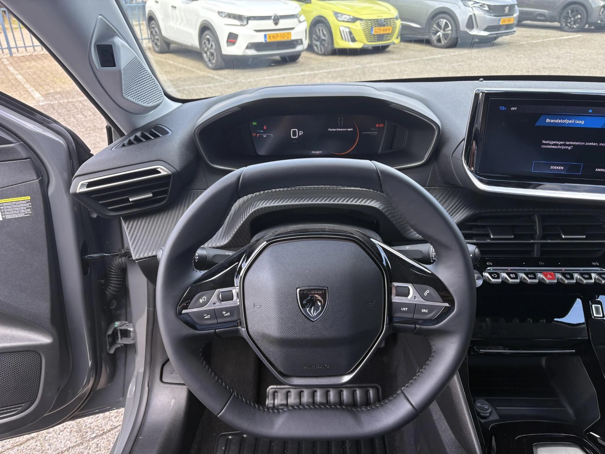Peugeot-208-image-11