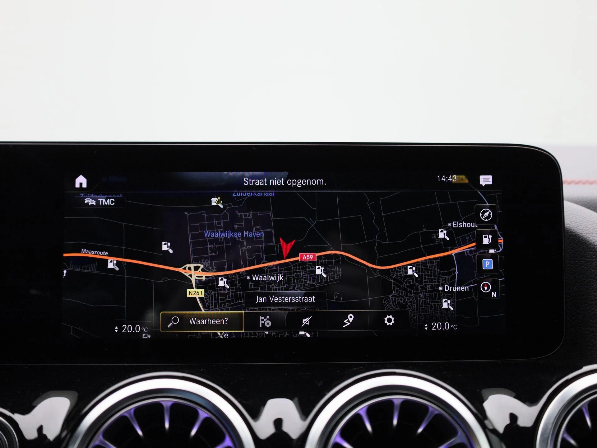 Mercedes-Benz-EQA-image-16