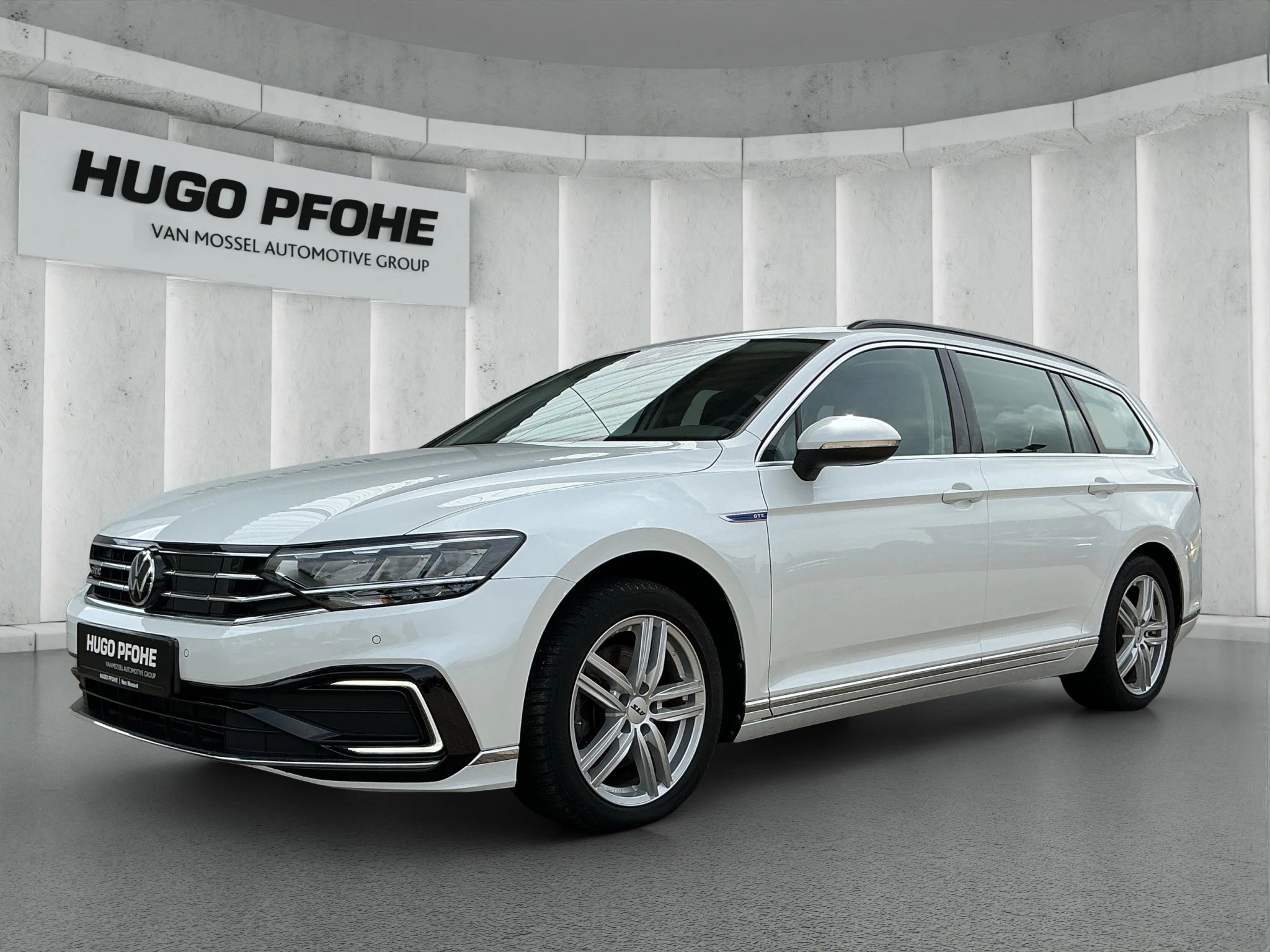 Volkswagen-Passat-image-0