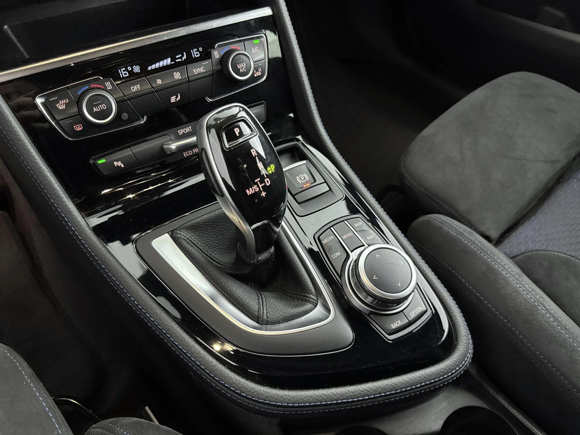 BMW-2 Serie-image-13