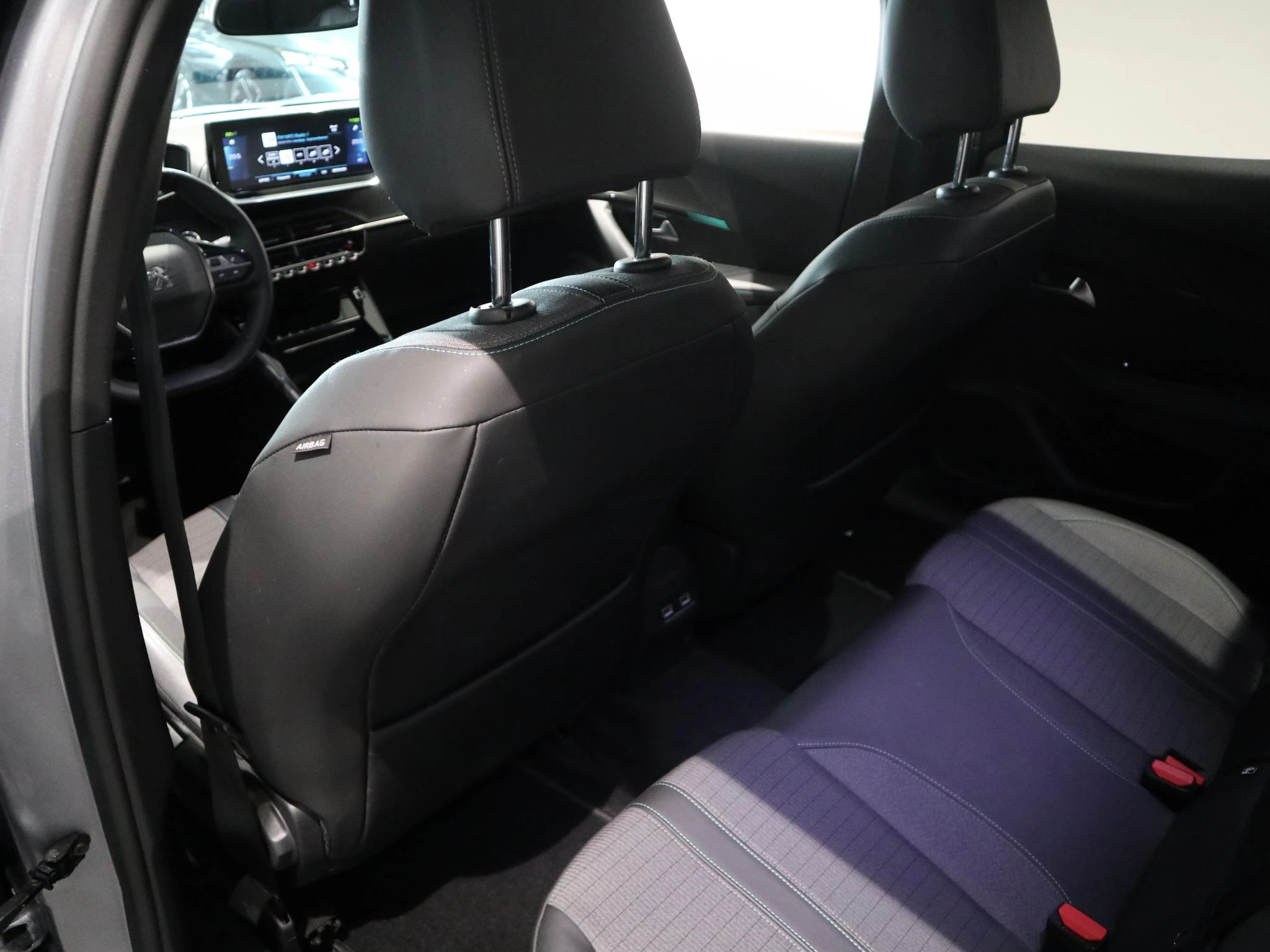 Peugeot-e-2008-image-8