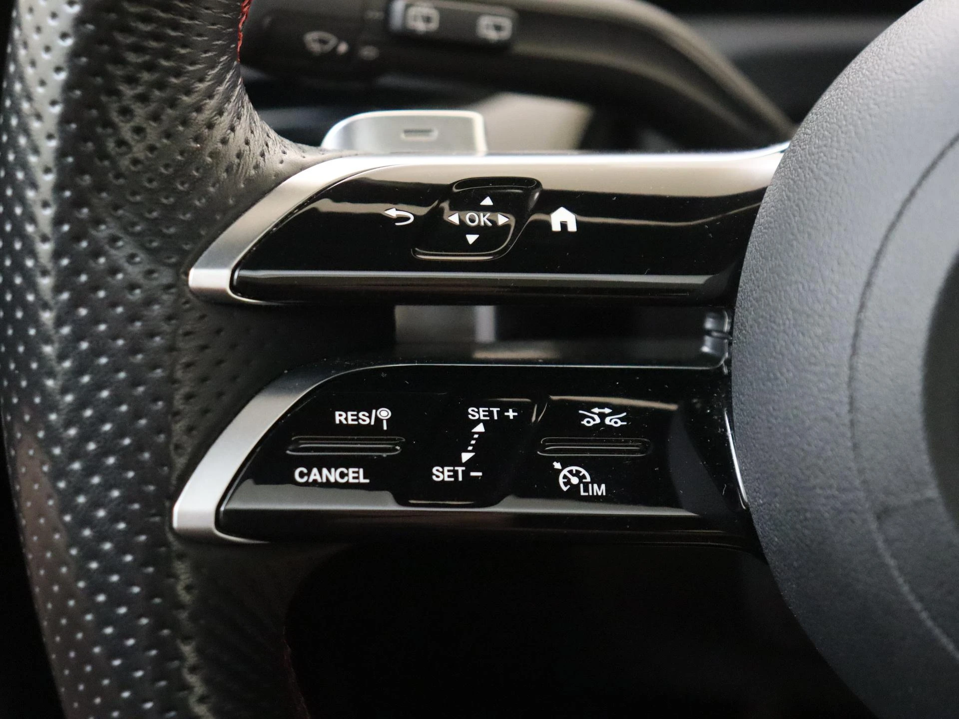 Mercedes-Benz-A-Klasse-image-12
